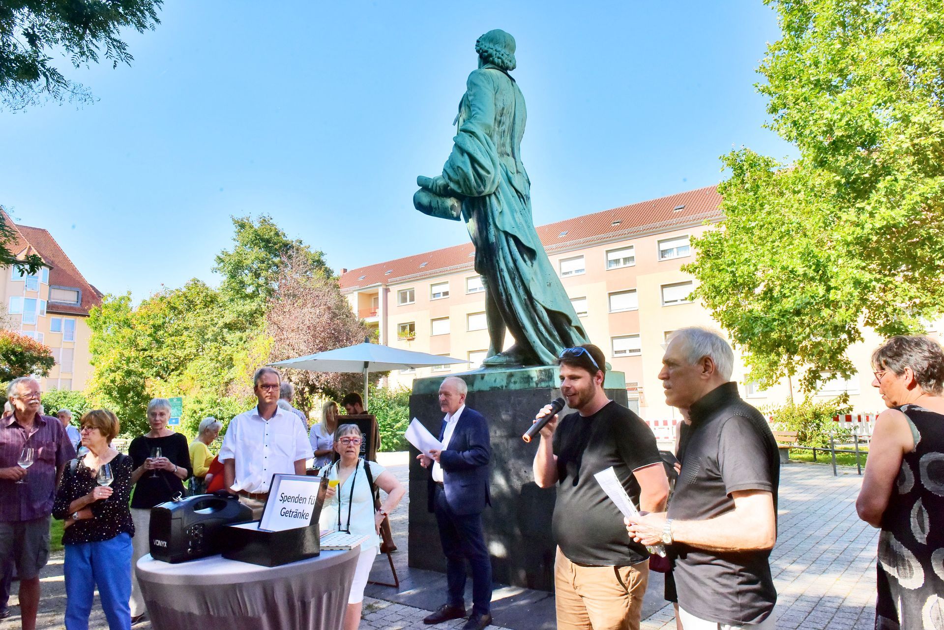 Begrüßung auf dem Schillerplatz