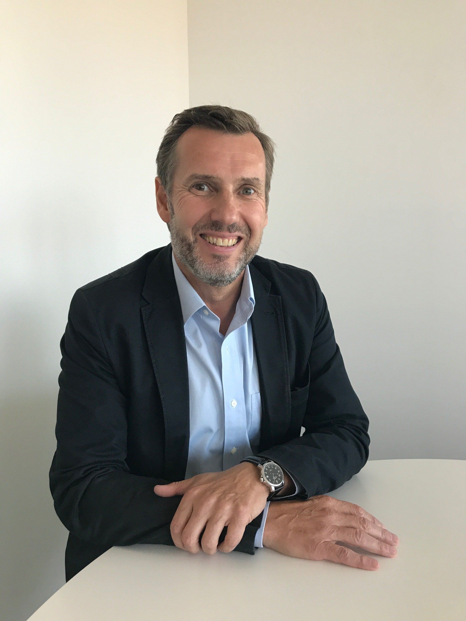 (C) Prof. Jost Schieren