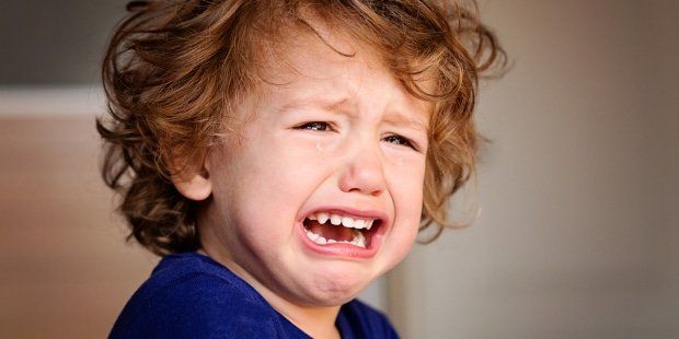 niño con rabieta, niño llorando