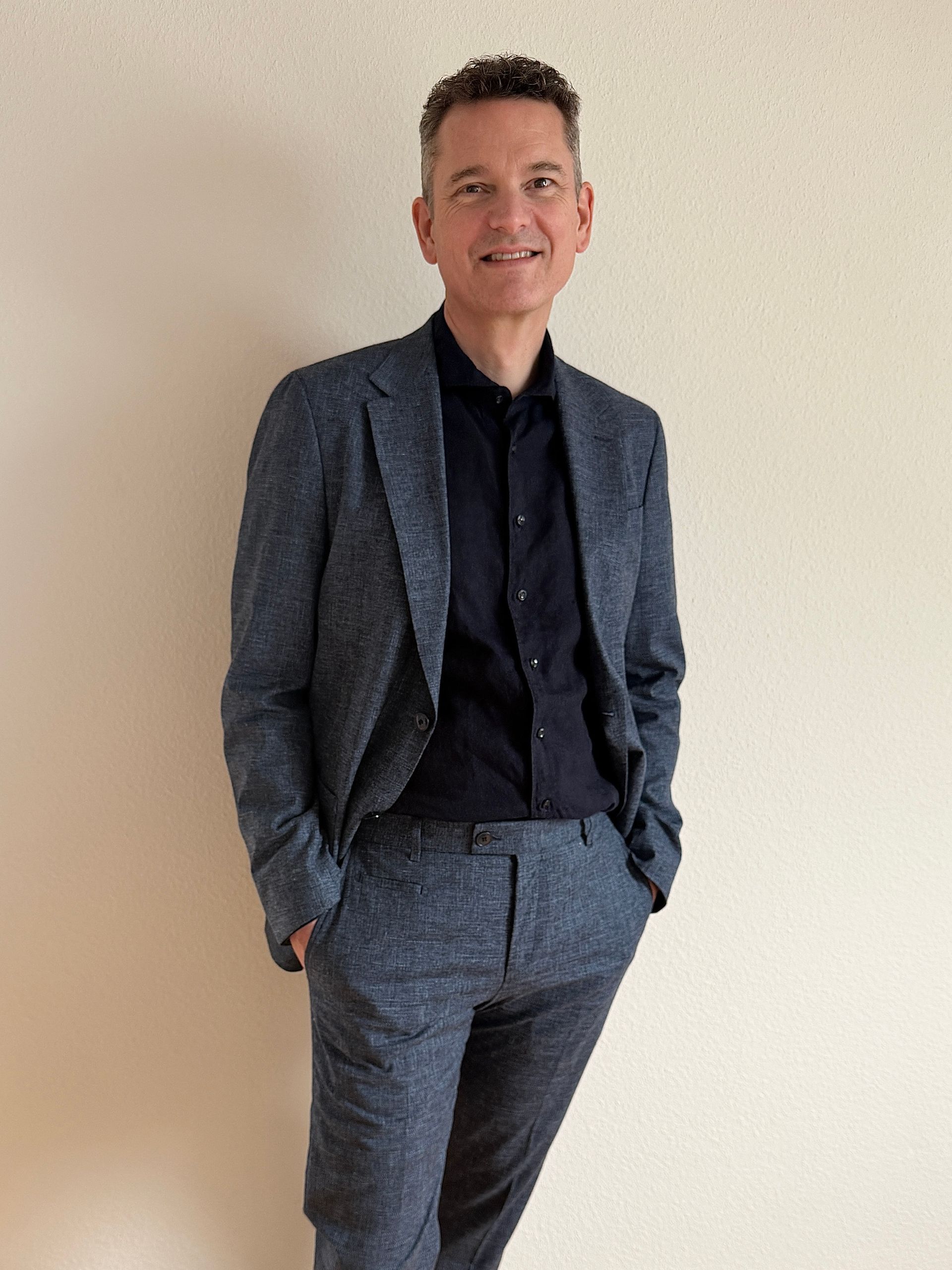 Mein Name ist Dirk Dörner. Ich freue mich auf unsere Zusammenarbeit. Ich bin ausgebildeter Coach mit jahrelanger Führungserfahrung in unsicheren Zeiten.