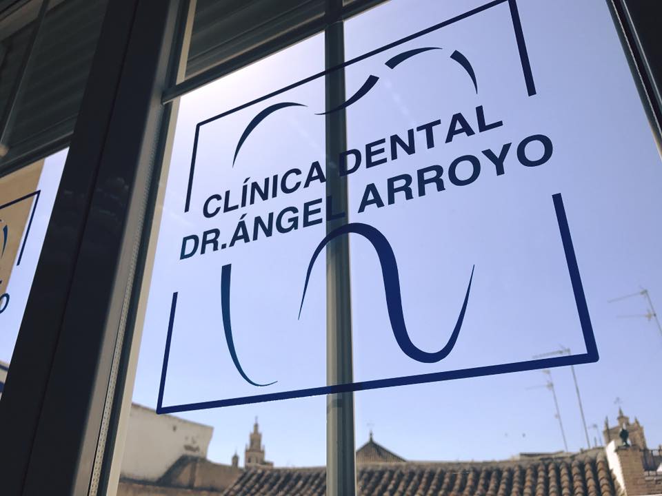 dentistas baratos y buenos en sevilla