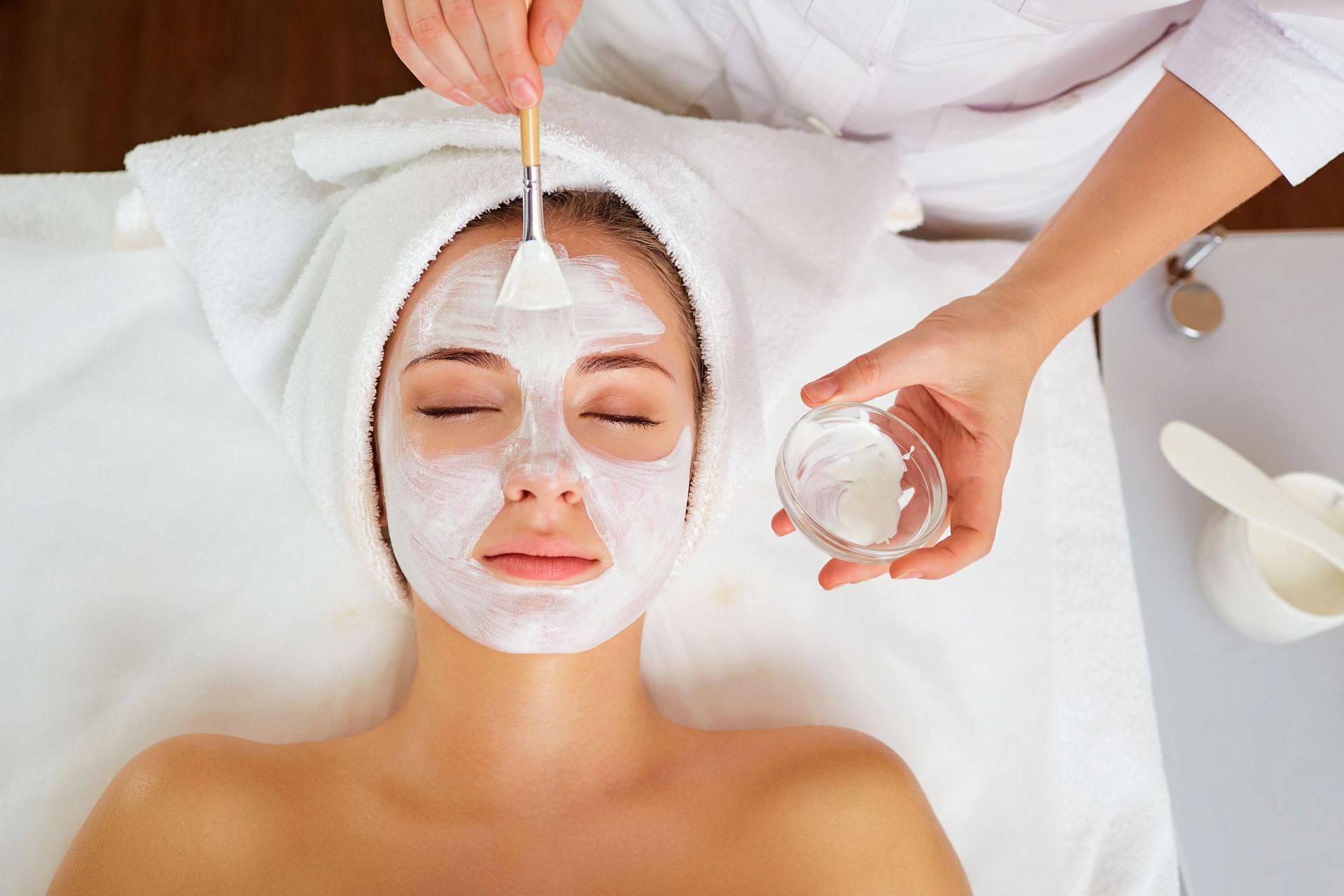 Peeling facial químico con ácidos.