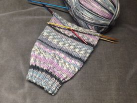 bunte socken selbstgestrickt wollsocken frau mann kind kuschelsocken
