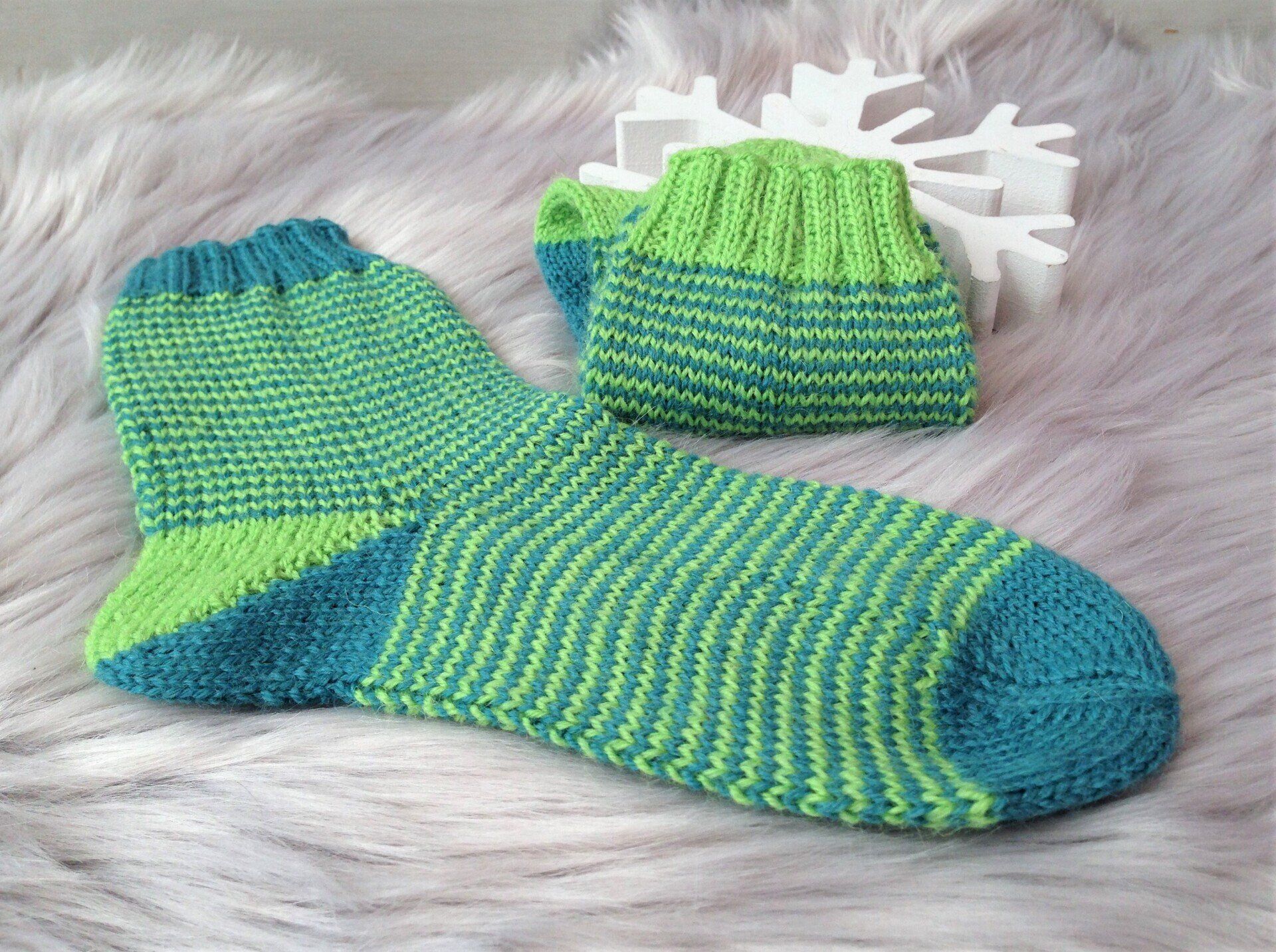 stricksocken handgestrickte strümpfe wollsocken grün