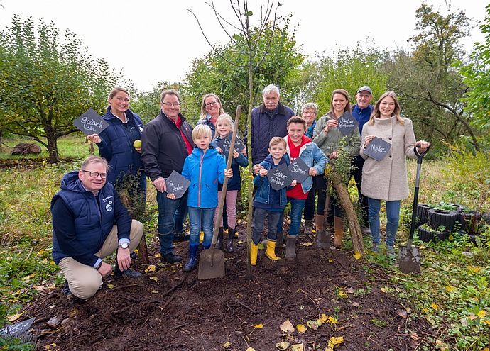 Klimapartner Wedel Baumpflanzung. Film ab! Klimapartner Wedel Baumpflanzung. Film ab!