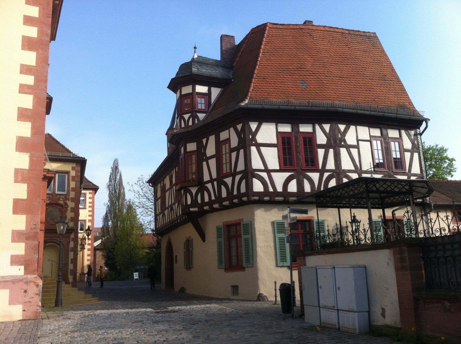 Fassadengestaltung, Außenarbeiten Maler, Malerarbeiten, Putz, Dämmung