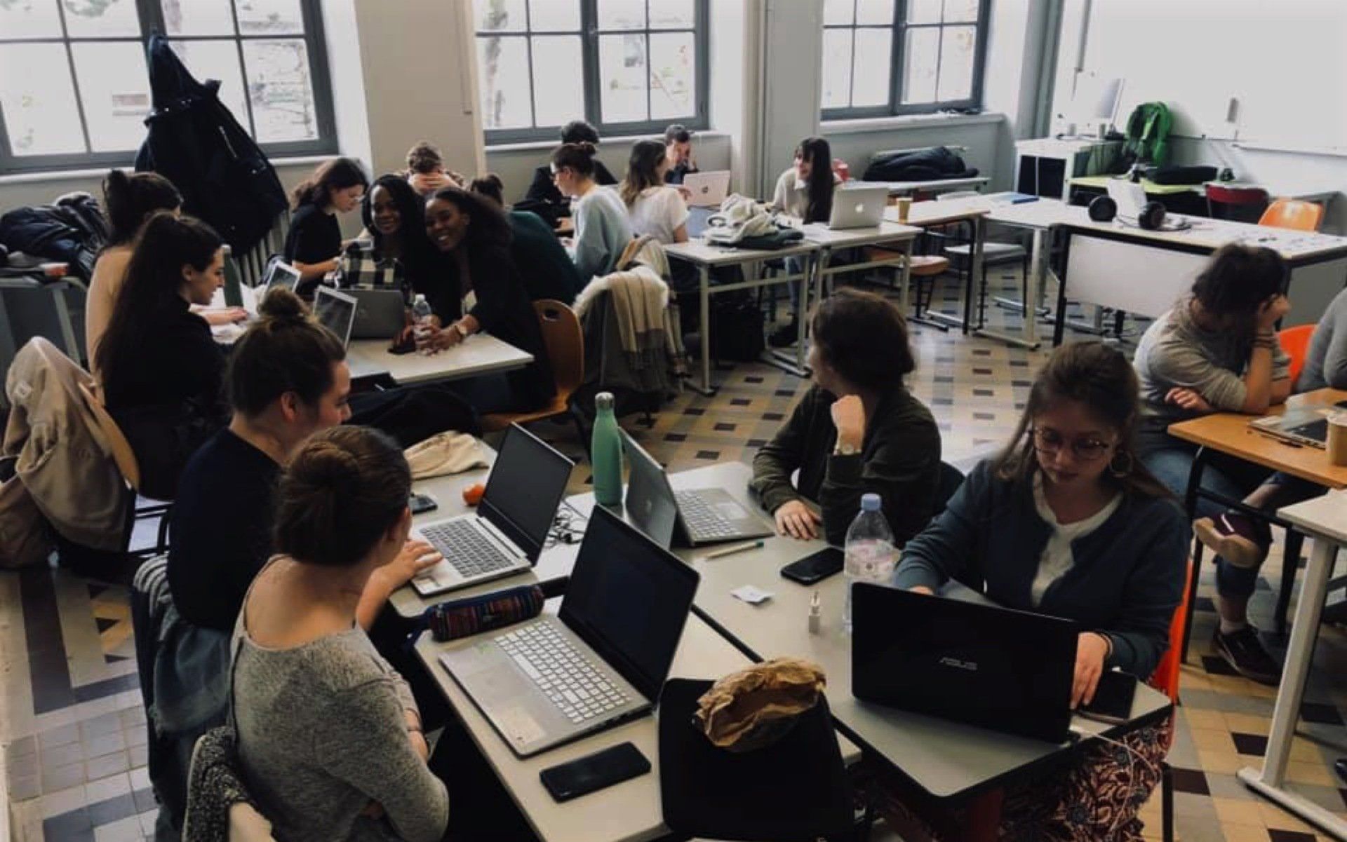 branding, design thinking, conduite du changement, projet de territoire, affaires publiques, marketing territorial, démarche, communication publique, communication politique, attractivité, développement local, coconstruction, ateliers, workshop, marque, stratégie de marque, attractivité territoriale, gestion de crise, communication de crise, transition énergétique, transformation, positionnement de marque, communication territoriale, stratégie, agence, Lyon, Paris, tourisme, attractivité touristique, Avoriaz, Annecy, Morzine, Genevois, Avignon, Marseille, station de ski, collectivités locales, agglomérations, métropoles, transition écologique, raison d’être, raison de faire, guide de marque, social media, identité visuelle, éditorialisation, contenus, stratégie de contenus, conseil, recommandations, plan de communication, charte graphique, projets urbains, communication, concertation, participation citoyenne, grand projet de ville, ANRU, transformation des organisations, intérêt général, bilan de mandat, élus, conseil communautaire, conseil d’administration.