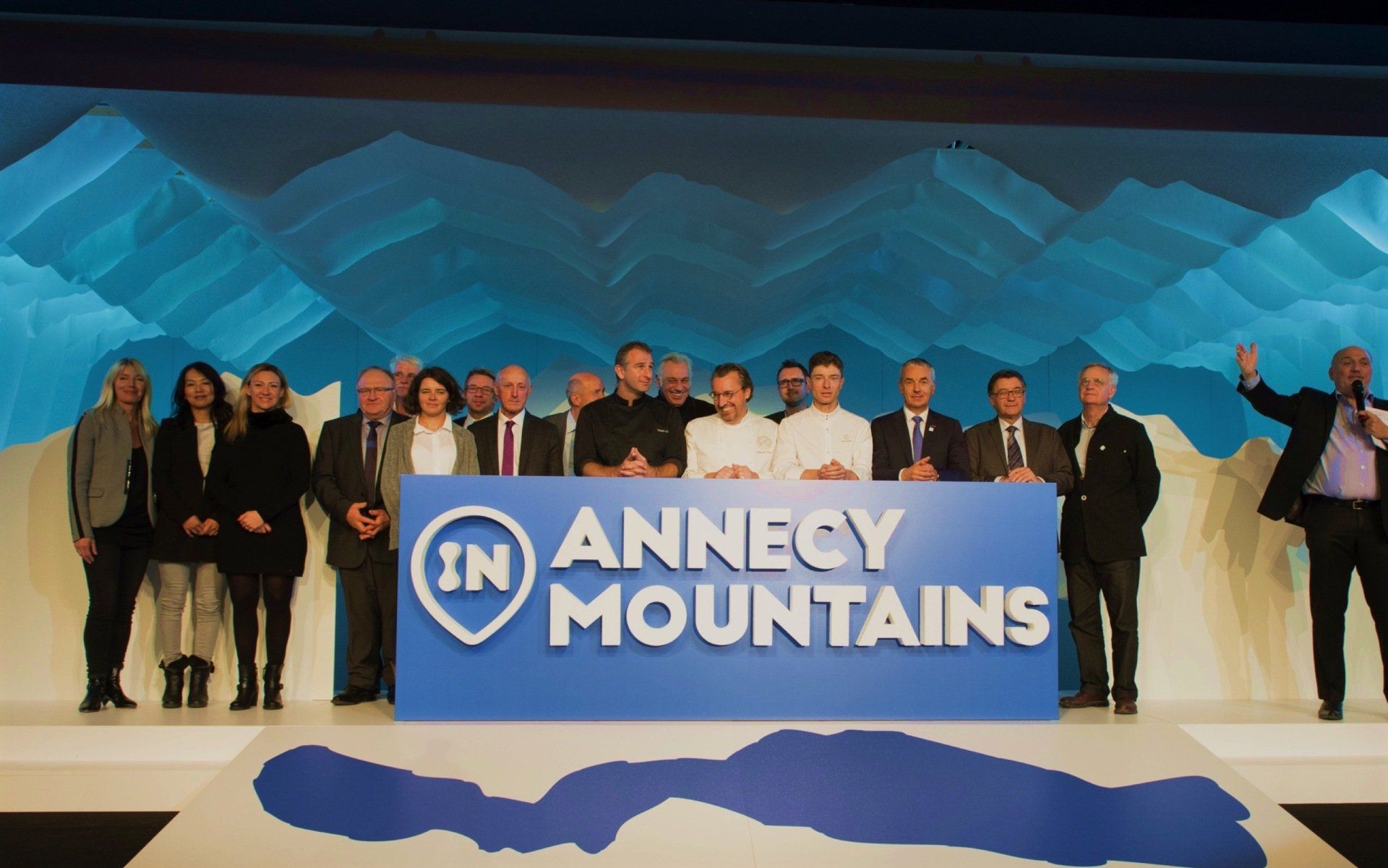 branding, design thinking, conduite du changement, projet de territoire, affaires publiques, marketing territorial, démarche, communication publique, communication politique, attractivité, développement local, coconstruction, ateliers, workshop, marque, stratégie de marque, attractivité territoriale, gestion de crise, communication de crise, transition énergétique, transformation, positionnement de marque, communication territoriale, stratégie, agence, Lyon, Paris, tourisme, attractivité touristique, Avoriaz, Annecy, Morzine, Genevois, Avignon, Marseille, station de ski, collectivités locales, agglomérations, métropoles, transition écologique, raison d’être, raison de faire, guide de marque, social media, identité visuelle, éditorialisation, contenus, stratégie de contenus, conseil, recommandations, plan de communication, charte graphique, projets urbains, communication, concertation, participation citoyenne, grand projet de ville, ANRU, transformation des organisations, intérêt général, bilan de mandat, élus, conseil communautaire, conseil d’administration.