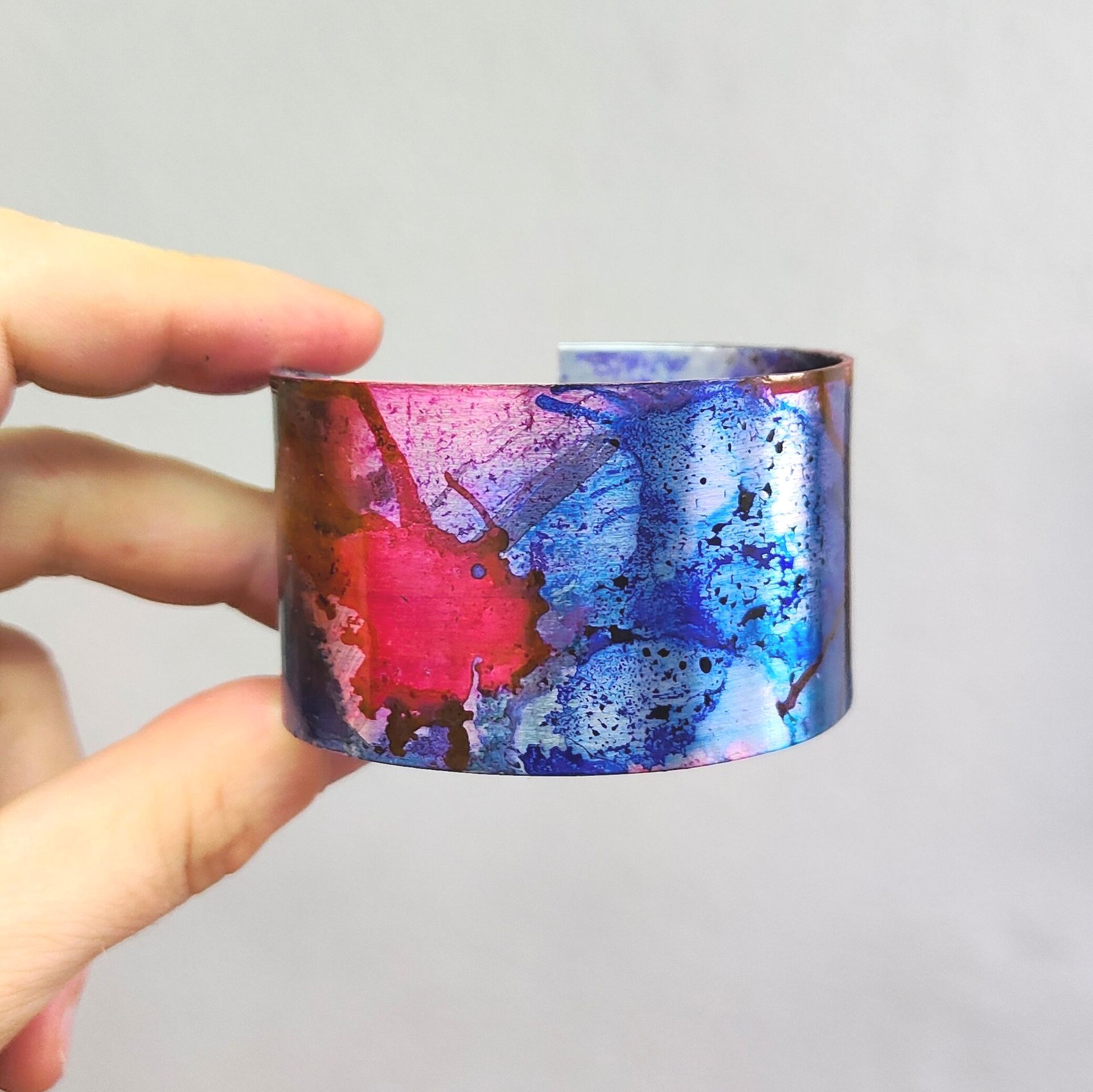 Clases de joyería: brazalete de aluminio pintado