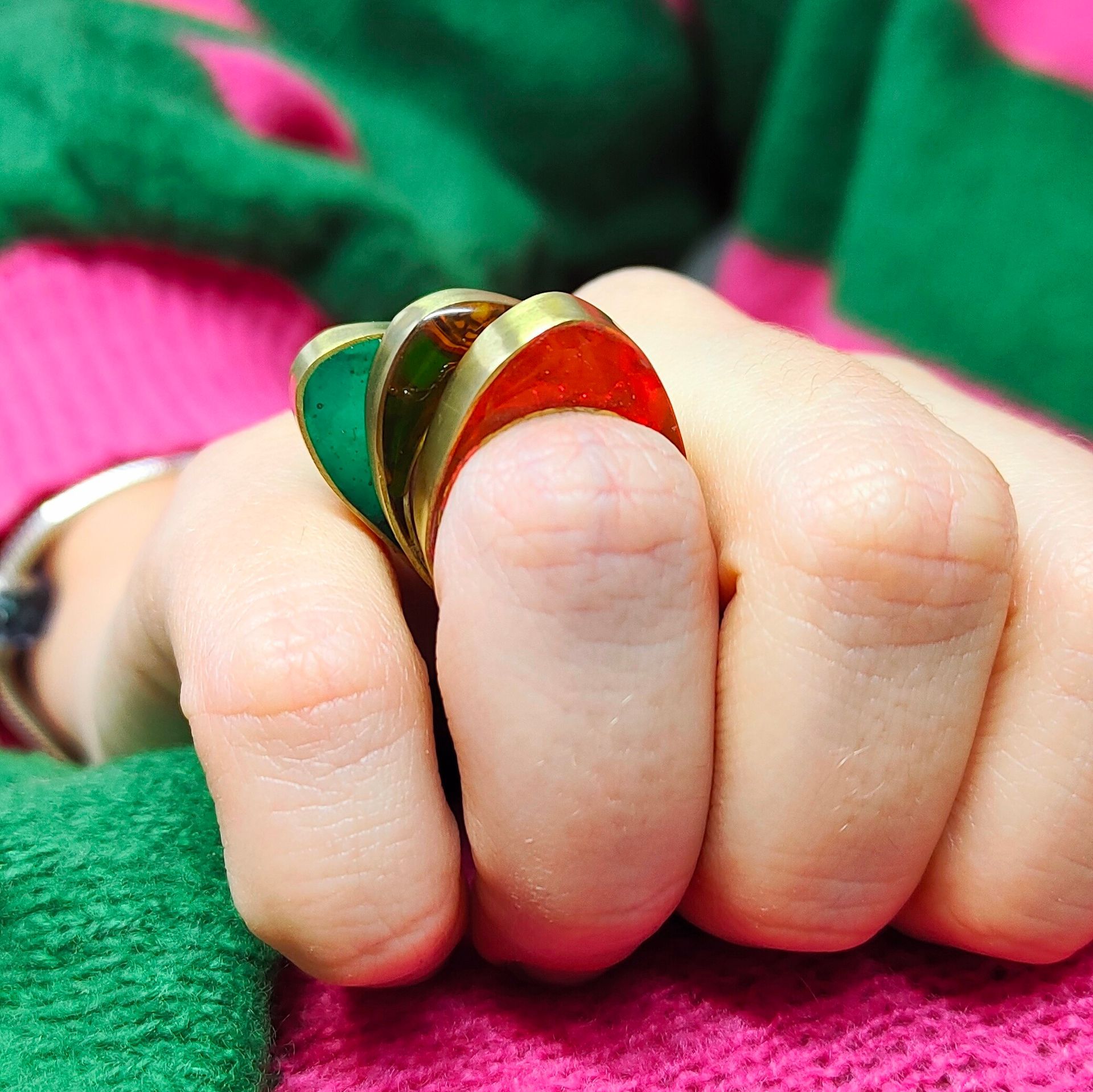 Clases de joyería: anillo de tres piezas hecho en latón y resina