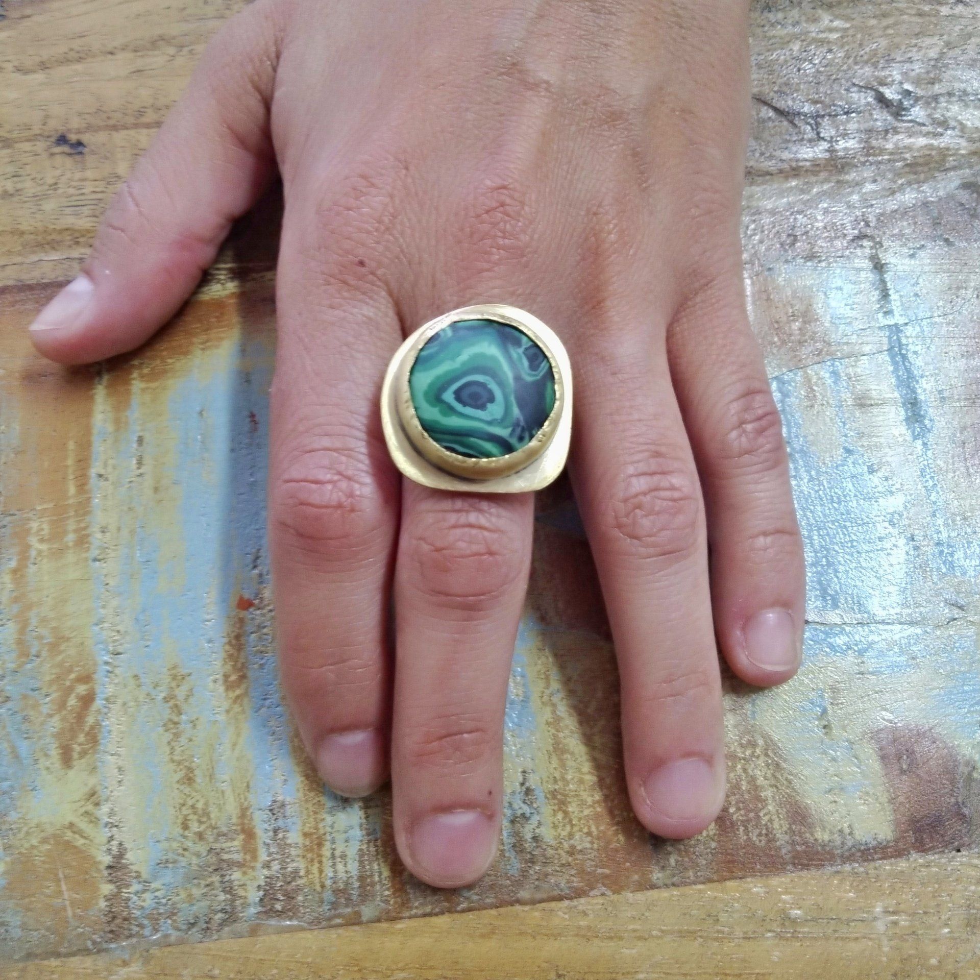 Clases de joyería: anillo de latón con malaquita