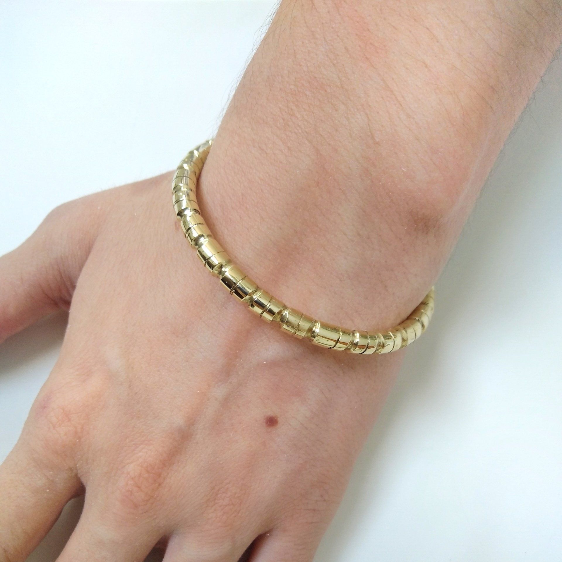 Clases de joyería: brazalete de latón tallado