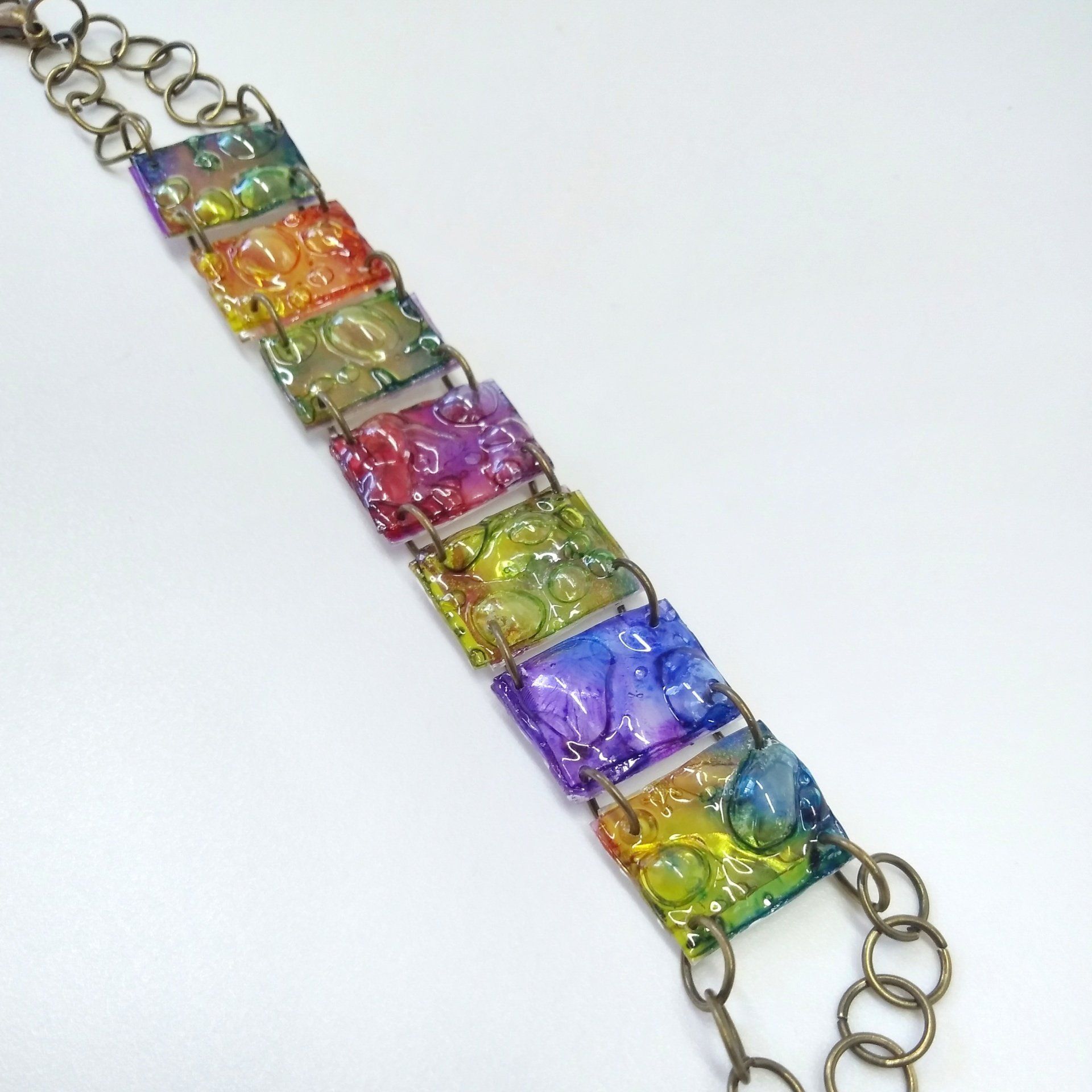 Clases de joyería: pulsera hecha con plástico reciclado