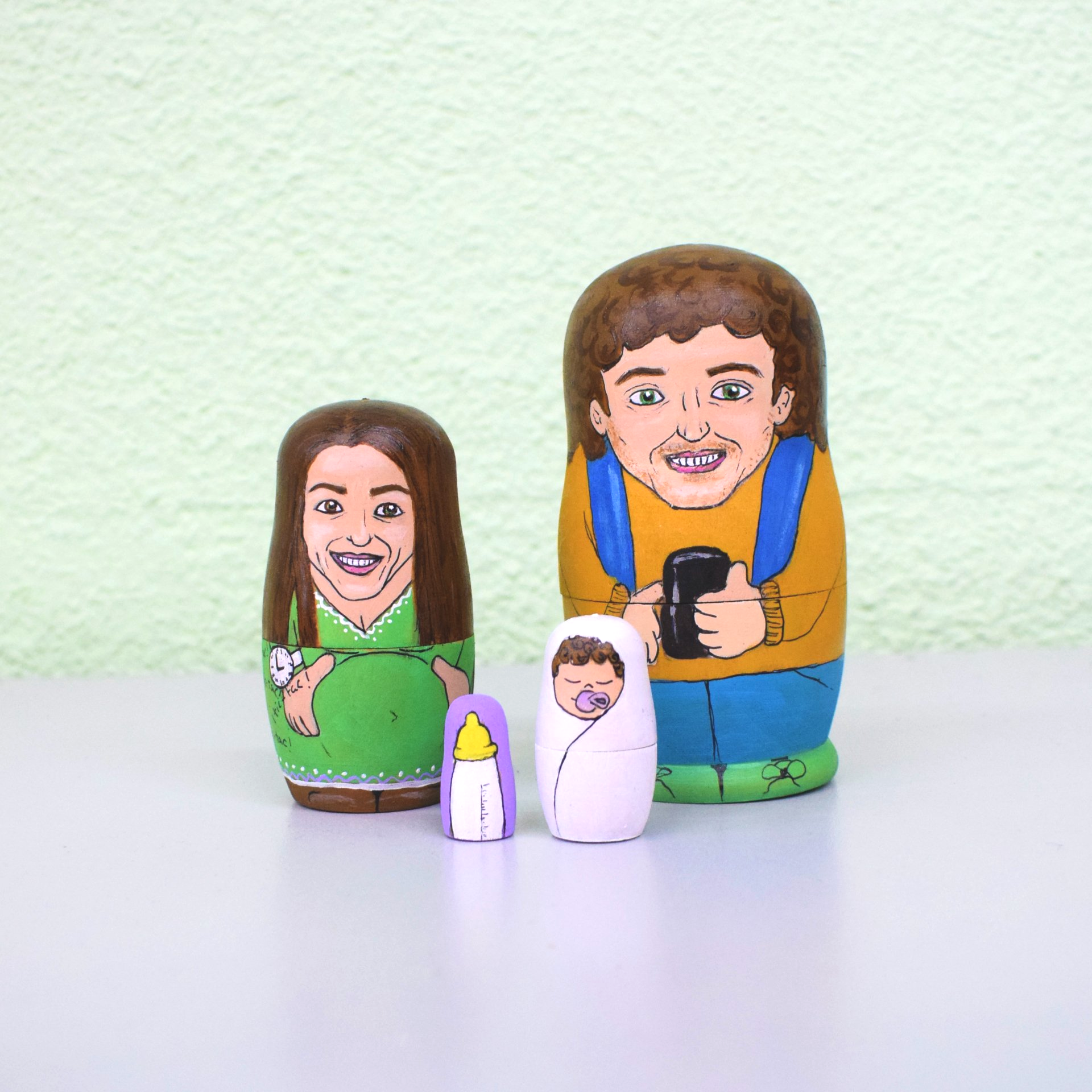 Cursos, talleres y clases de manualidades y artesanía: Matrioskas pintadas personalizadas familia