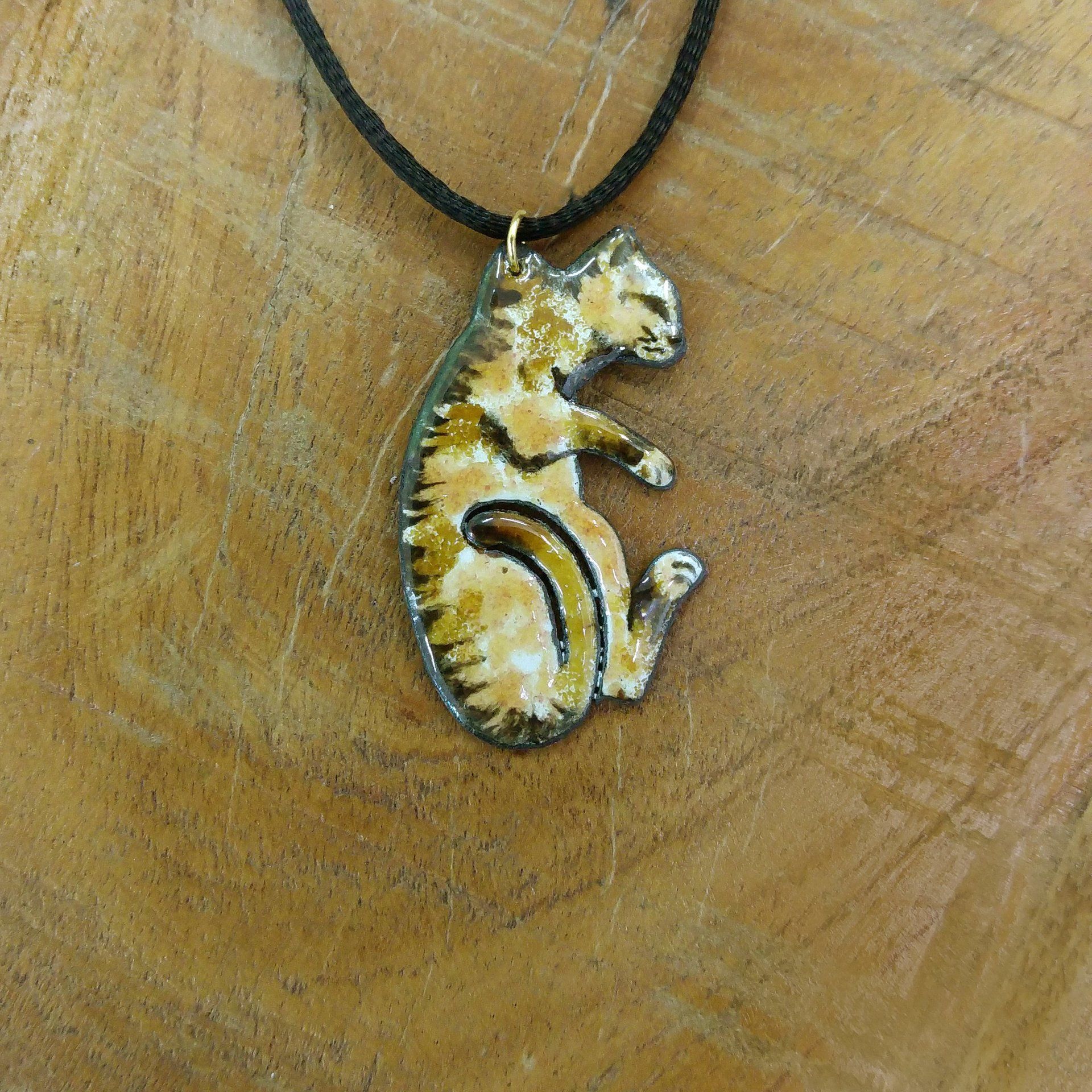 Clases de joyería: colgante gato hecho en esmalte al fuego