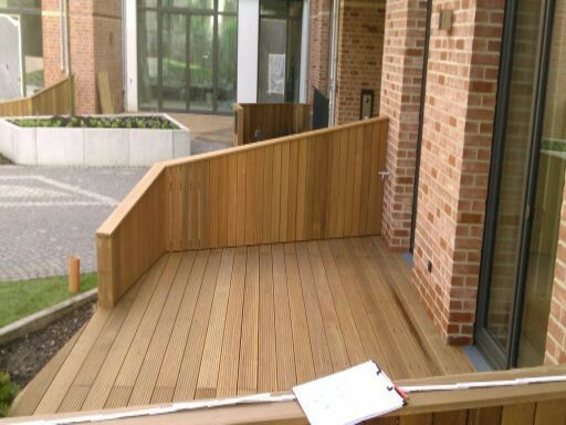 Bangkiraiterrasse mit Sichtschutz