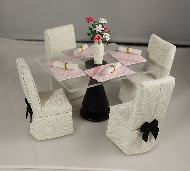 1/12 scale dollhouse miniature table linens by Janet Harvie
