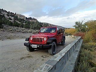 Blick auf einen Jeep Wrangler im Grand Staircase Escalante National Monument