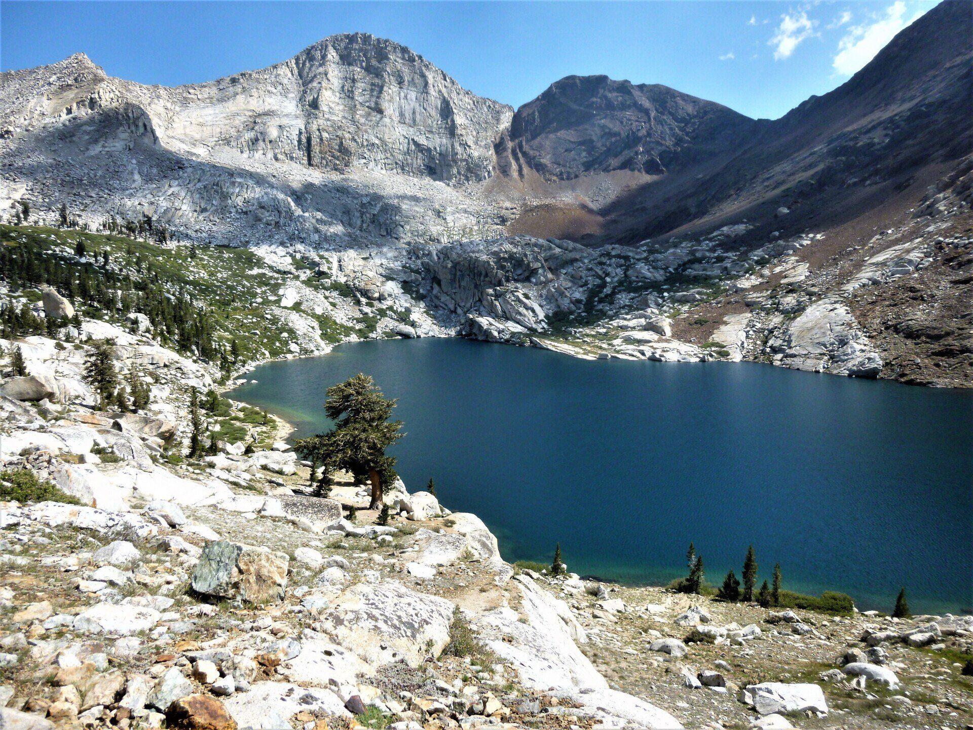 Abbildung des Franklin Lake im Sequoia National Park in der Sierra Nevada in Kalifornien