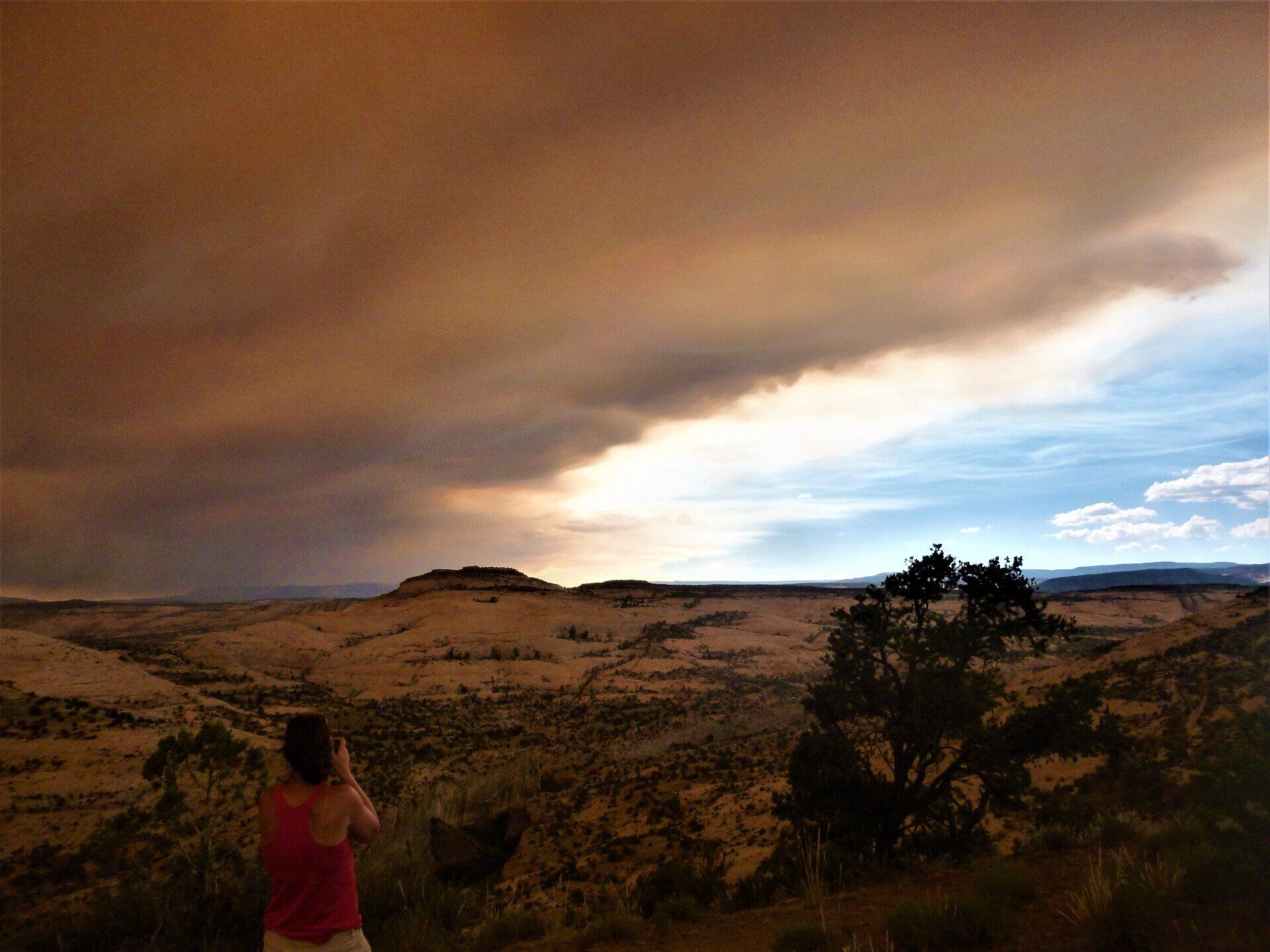 Blick auf das in Smog gehüllte Grand Staircase Escalante National Monument