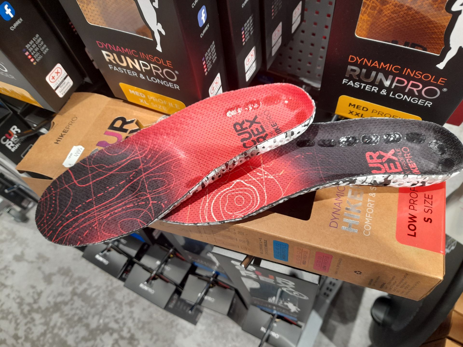 Blick auf ein Paar Memory Foam Einlegesohlen, die es in unterschiedlichen Stärken gibr