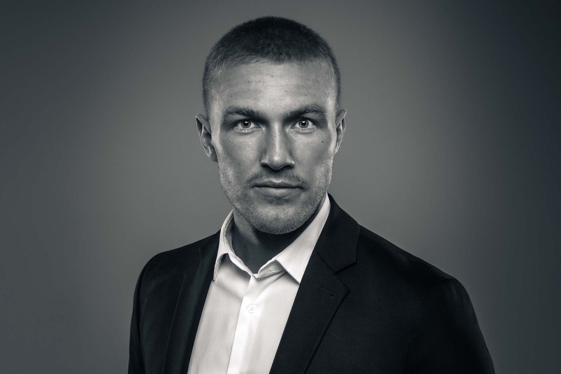 Businessfoto, Media-Porträt-Foto und CEO Robert Bücker, hyrup GmbH, Düsseldorf, https://www.hyrup.de/