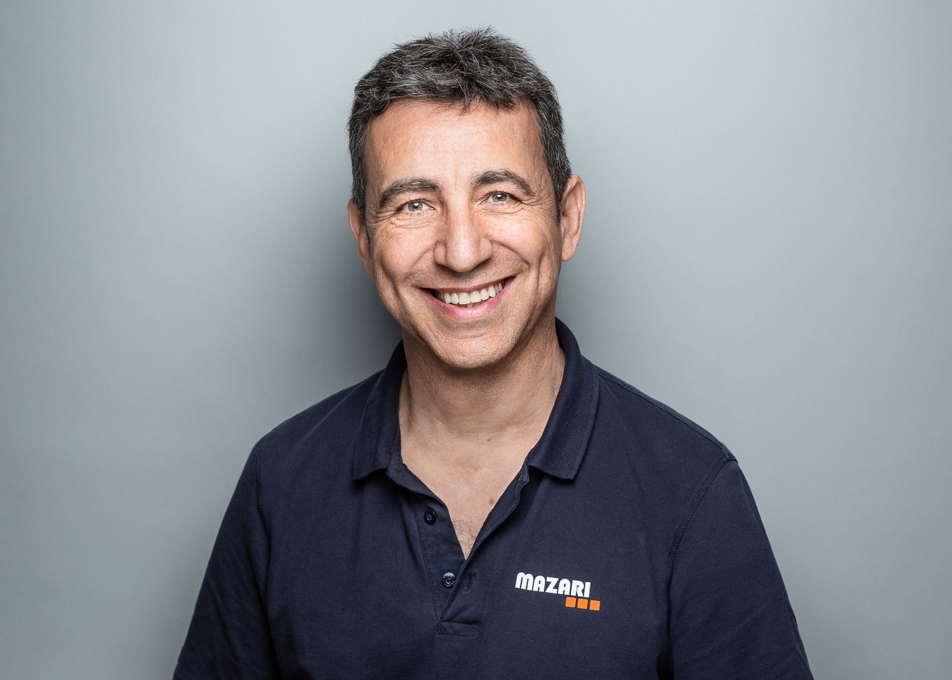 Businessfoto, Corporate-Porträt-Foto, Media-Porträt-Foto für Mazari, Praxis für Physiotherapie, https://www.mazaris.de/