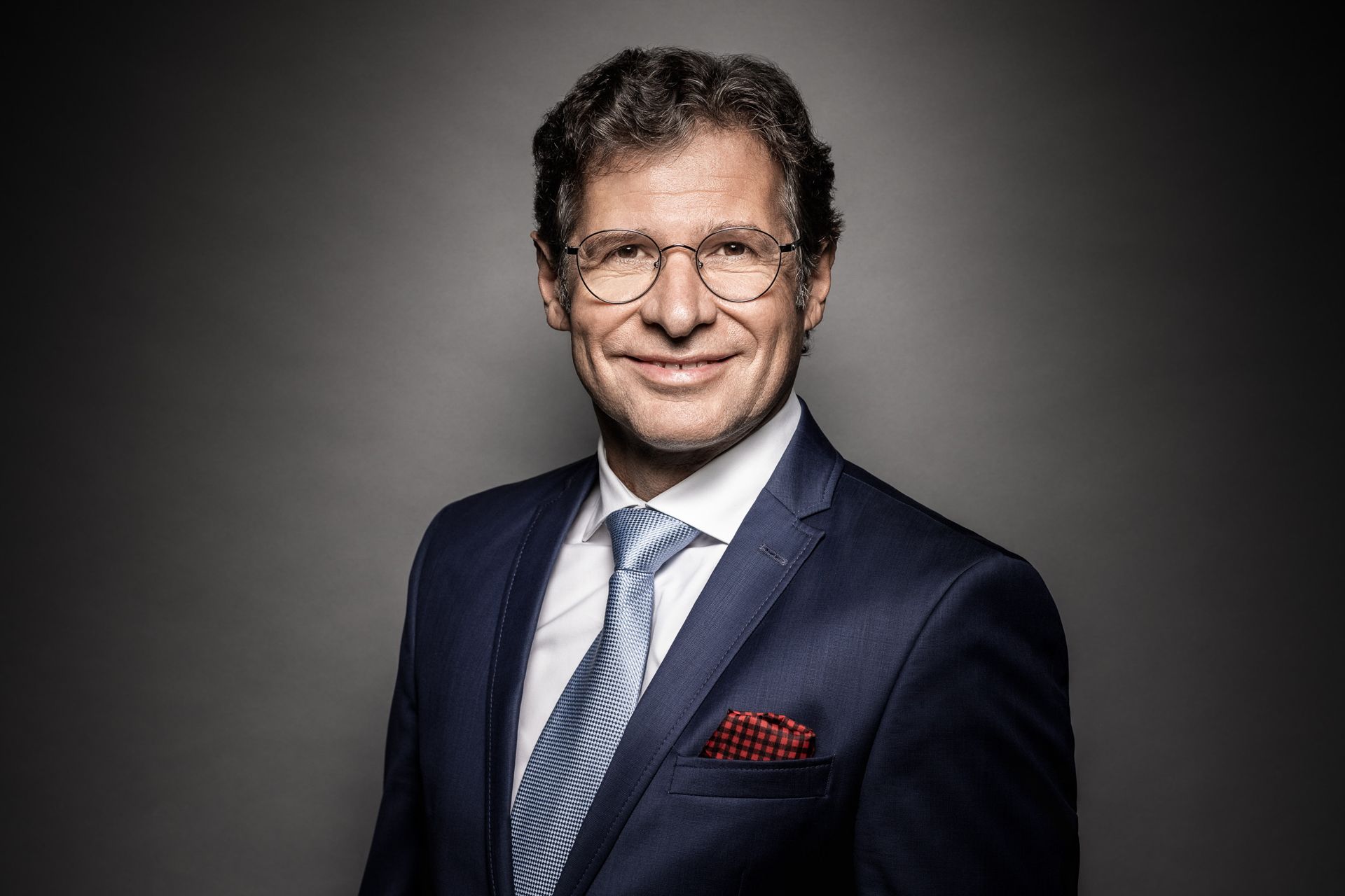 Businessfoto, Media-Foto, Corporate-Porträtfoto, Kanzlei-Fotos, Dr. jur. Klaus Kreutz, Rechtsanwalt für Arbeitsrecht, Handels- und Gesellschaftsrecht, Mergers & Acquisitions (M&A)t, Kanzlei Kreutz & Partner, https://kreutzlaw.de/de/home/