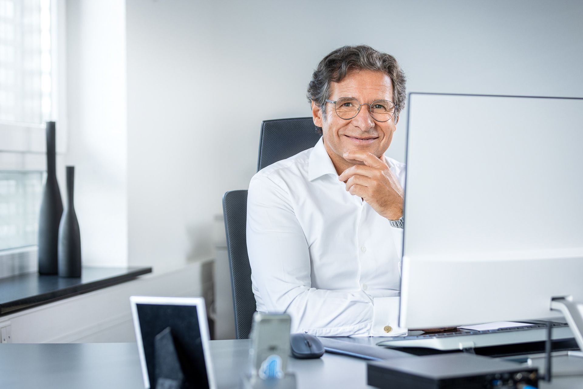 Businessfoto, Media-Foto, Corporate-Porträtfoto, Kanzlei-Fotos, Dr. jur. Klaus Kreutz, Rechtsanwalt für Arbeitsrecht, Handels- und Gesellschaftsrecht, Mergers & Acquisitions (M&A)t, Kanzlei Kreutz & Partner, kreutzlaw.de