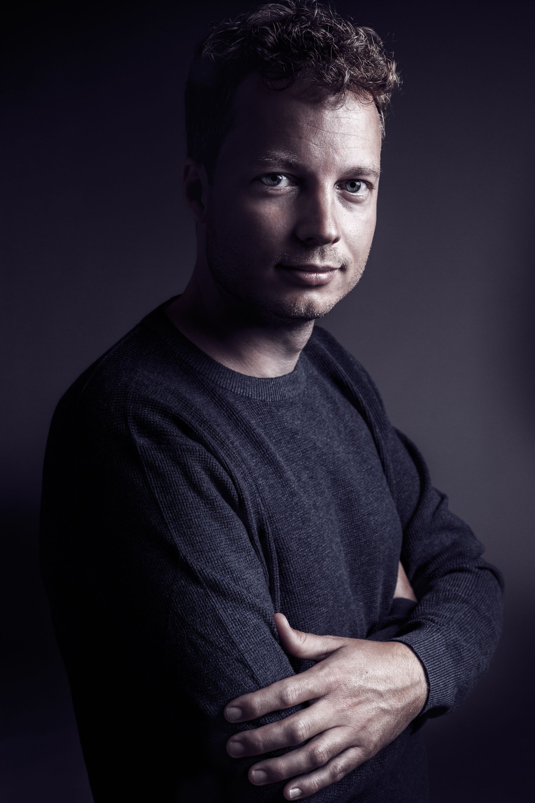 Businessfoto und Media-Porträt-Foto im Studio für Unternehmen, Freiberufler, Künstler, Social-Network-Foto für XING, LinkedIn, Facebook, Instagram etc.