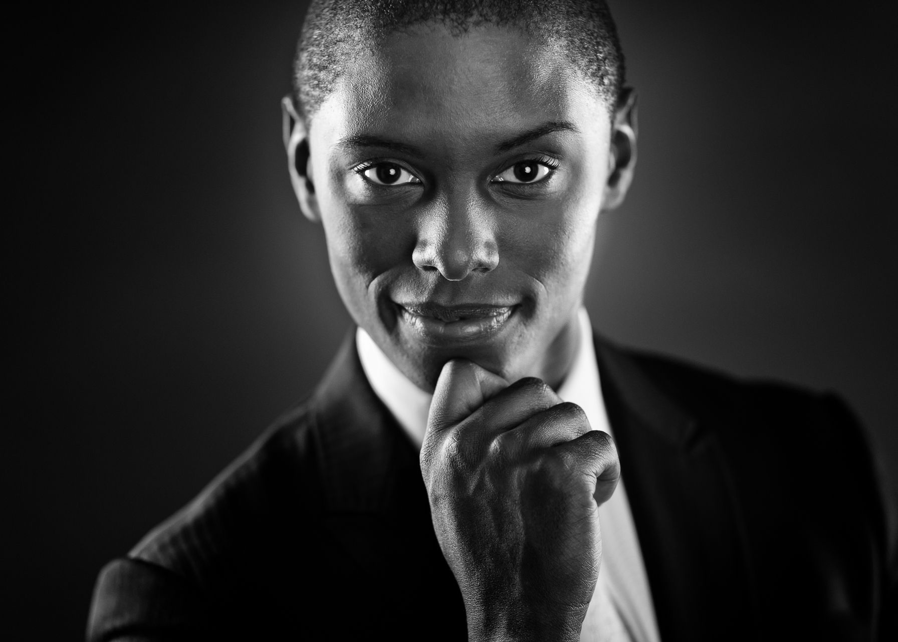 Businessfoto und Media-Porträt-Foto im Fotostudio für Unternehmen, Freiberufler, Künstler, Social-Network-Foto für XING, LinkedIn, Facebook, Instagram etc.