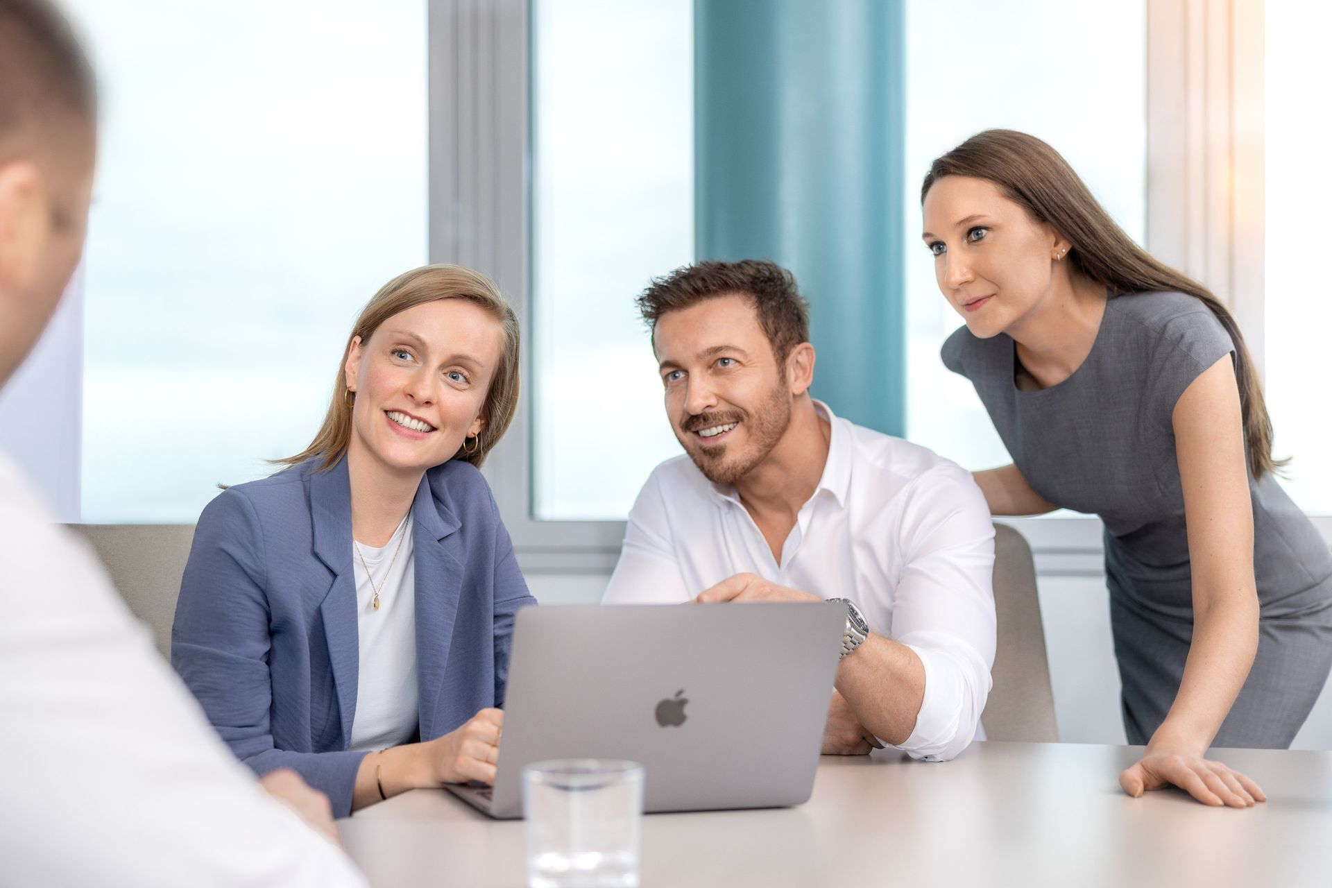 Corporate-Foto, Team-Szene-Foto, Business-Porträtfoto, Editorial-Foto, Knitter & Associates GmbH, Düsseldorf, NRW, https://www.knitter-associates.com/