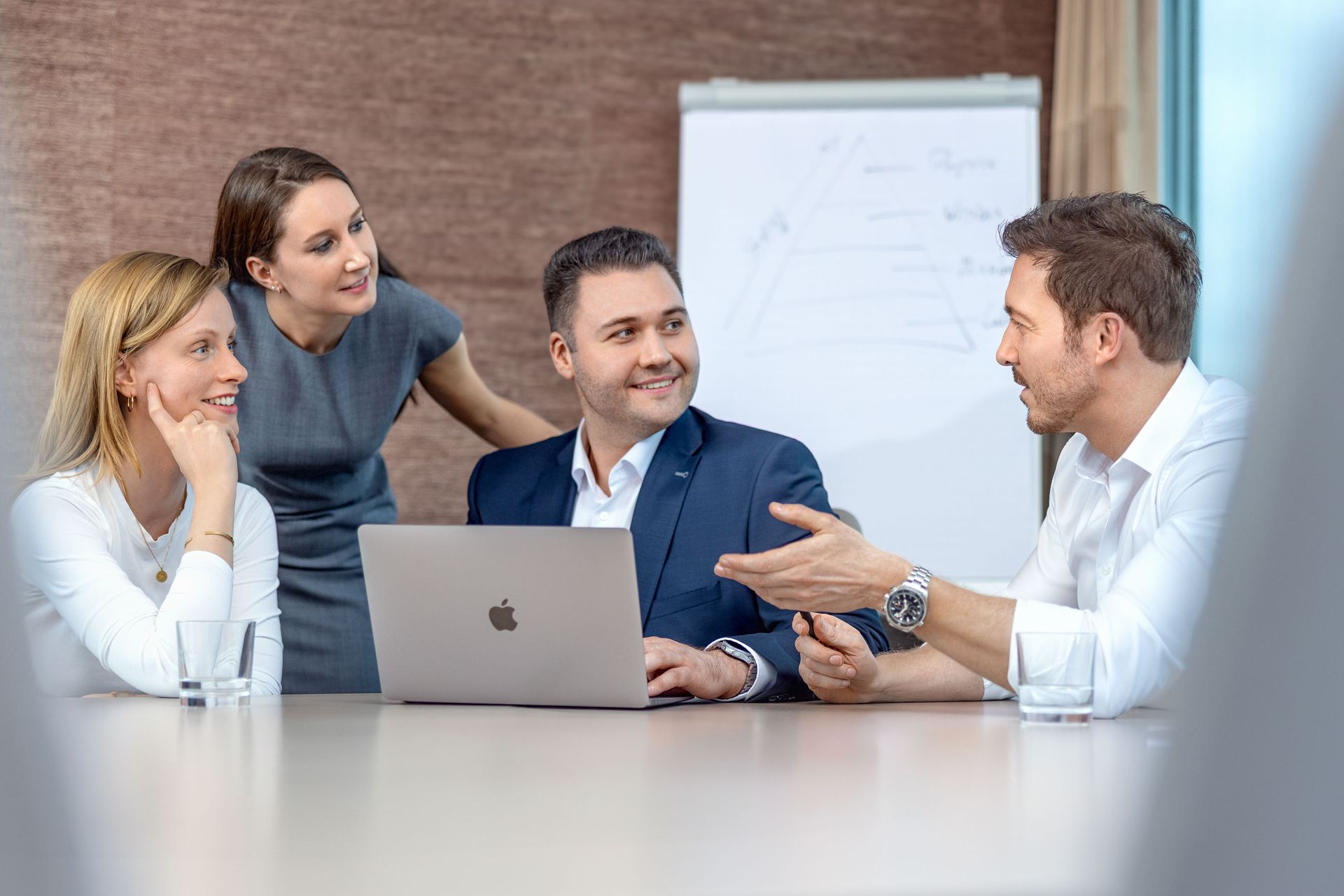 Corporate-Foto, Team-Szene-Foto, Business-Porträtfoto, Editorial-Foto, Knitter & Associates GmbH, Düsseldorf, NRW, https://www.knitter-associates.com/