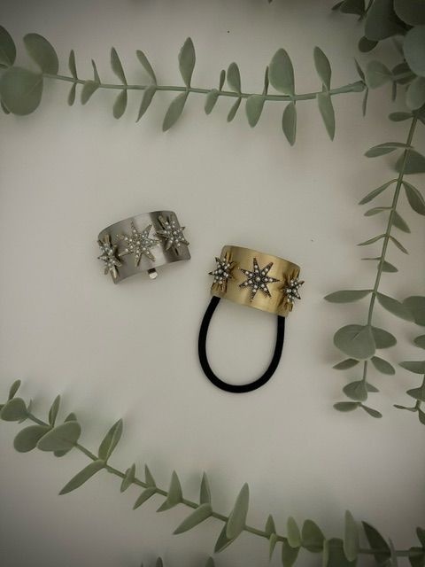 Tocados perfectos para un peinado con cola de caballo o coleta. Elige tu complemento ideal.