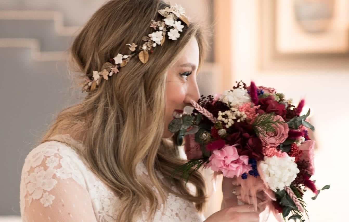 ¿Por qué la novia lleva un ramo de flores?