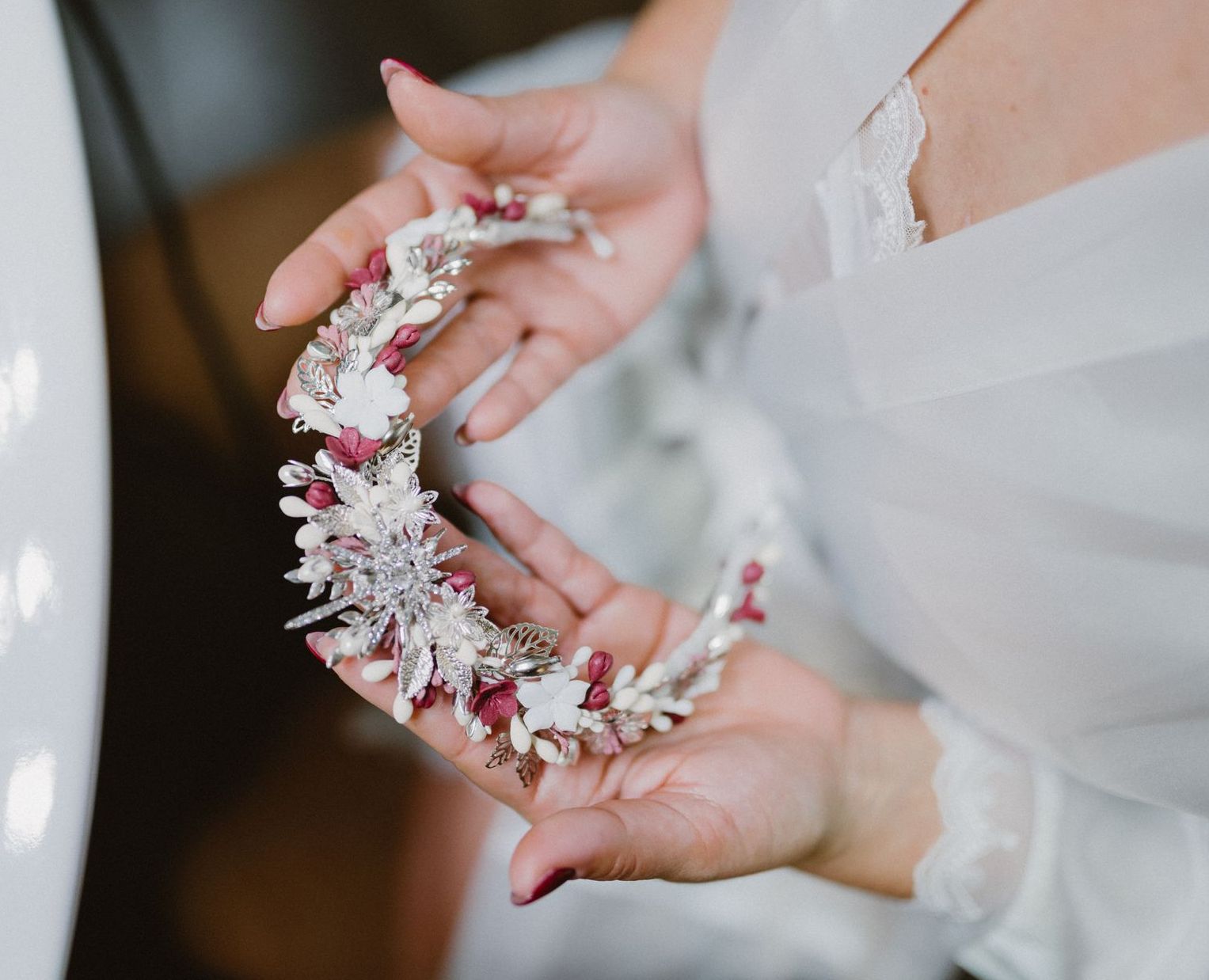 tienda de tiaras de flores de porcelana para novia en madrid