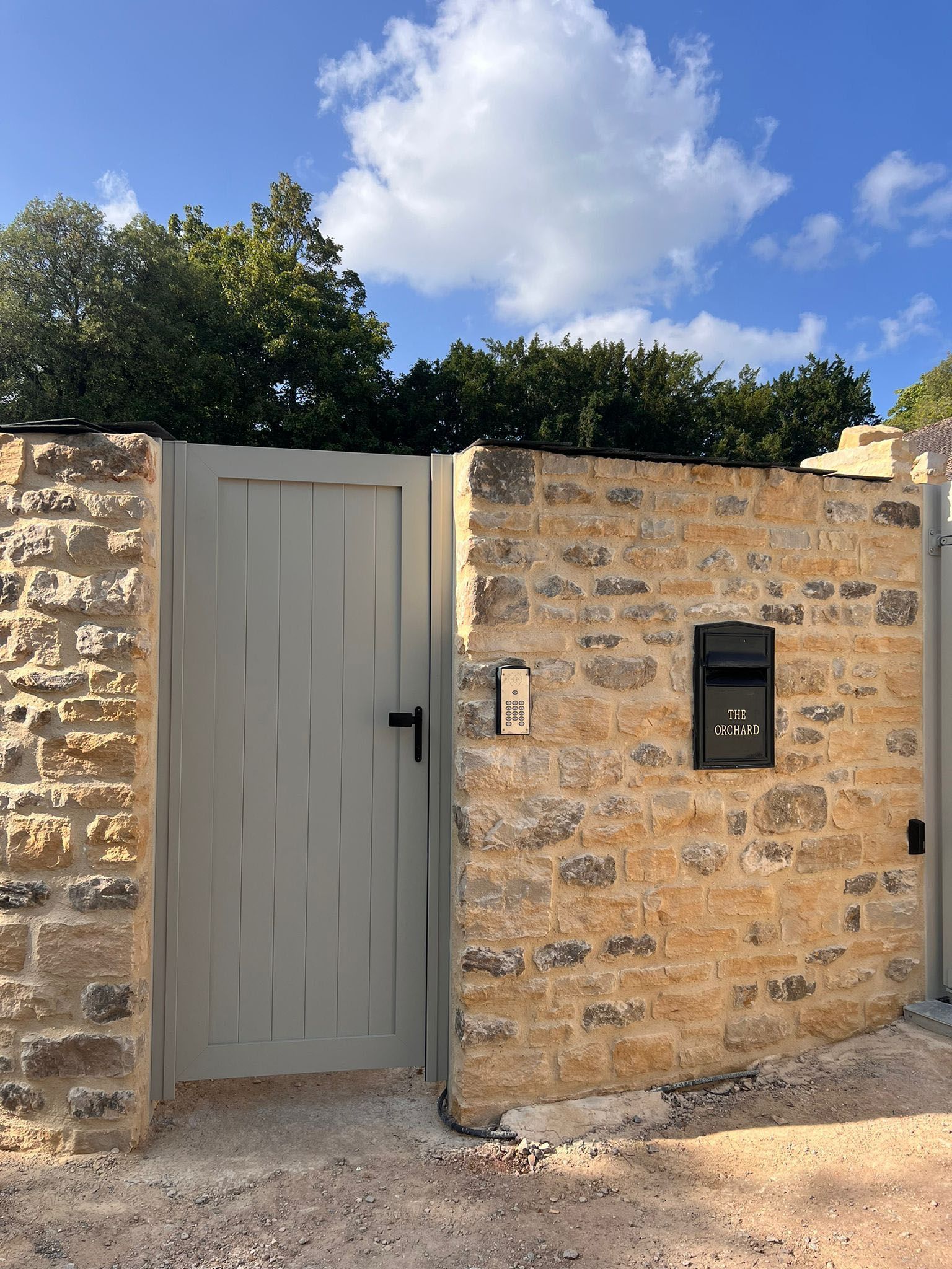 Aluminium side garden gates