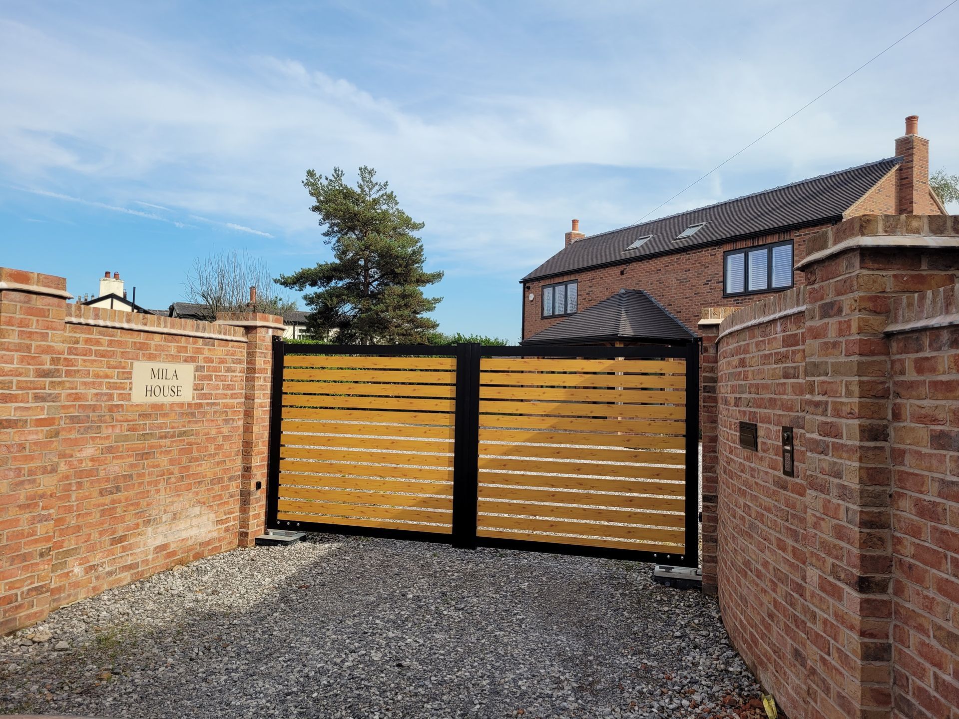powdercoated aluminium gates