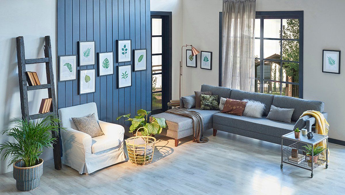 Lubbock Texas Picture Hanging