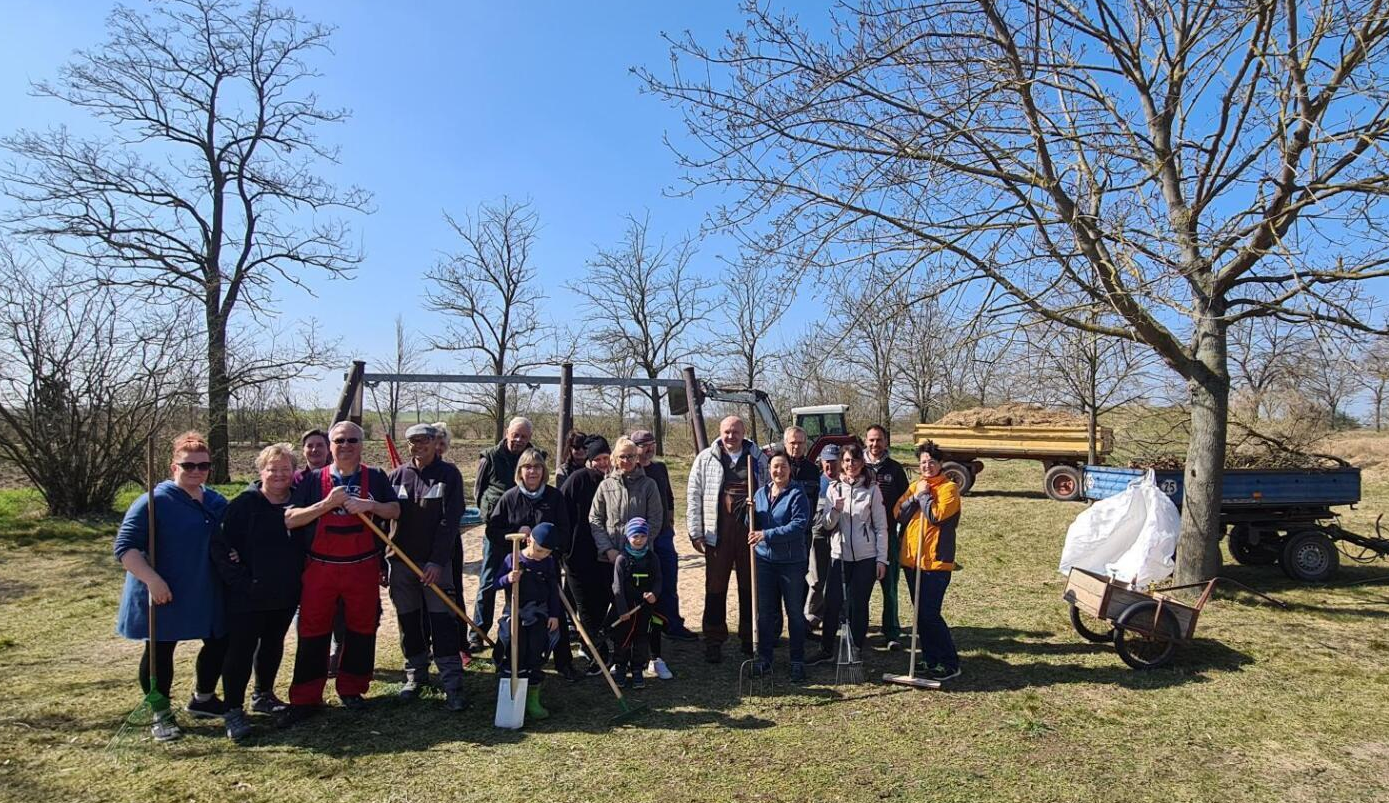Mitglieder des Heimatvereins Sachsendorf und freiwillige Helfer Mitglieder des Heimatvereins Sachsendorf und freiwillige Helfer