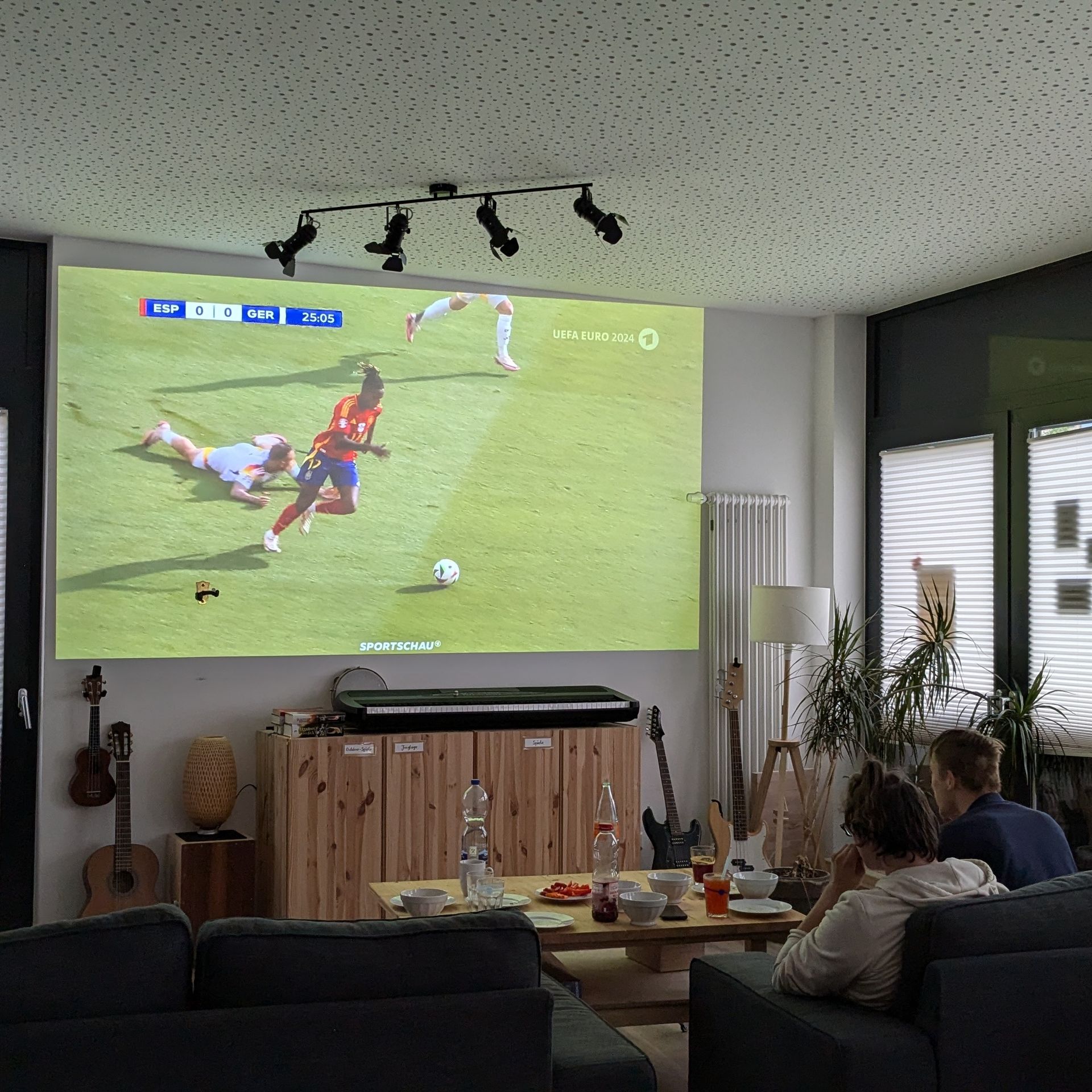 Graffiti-Wand, bunte Tags.