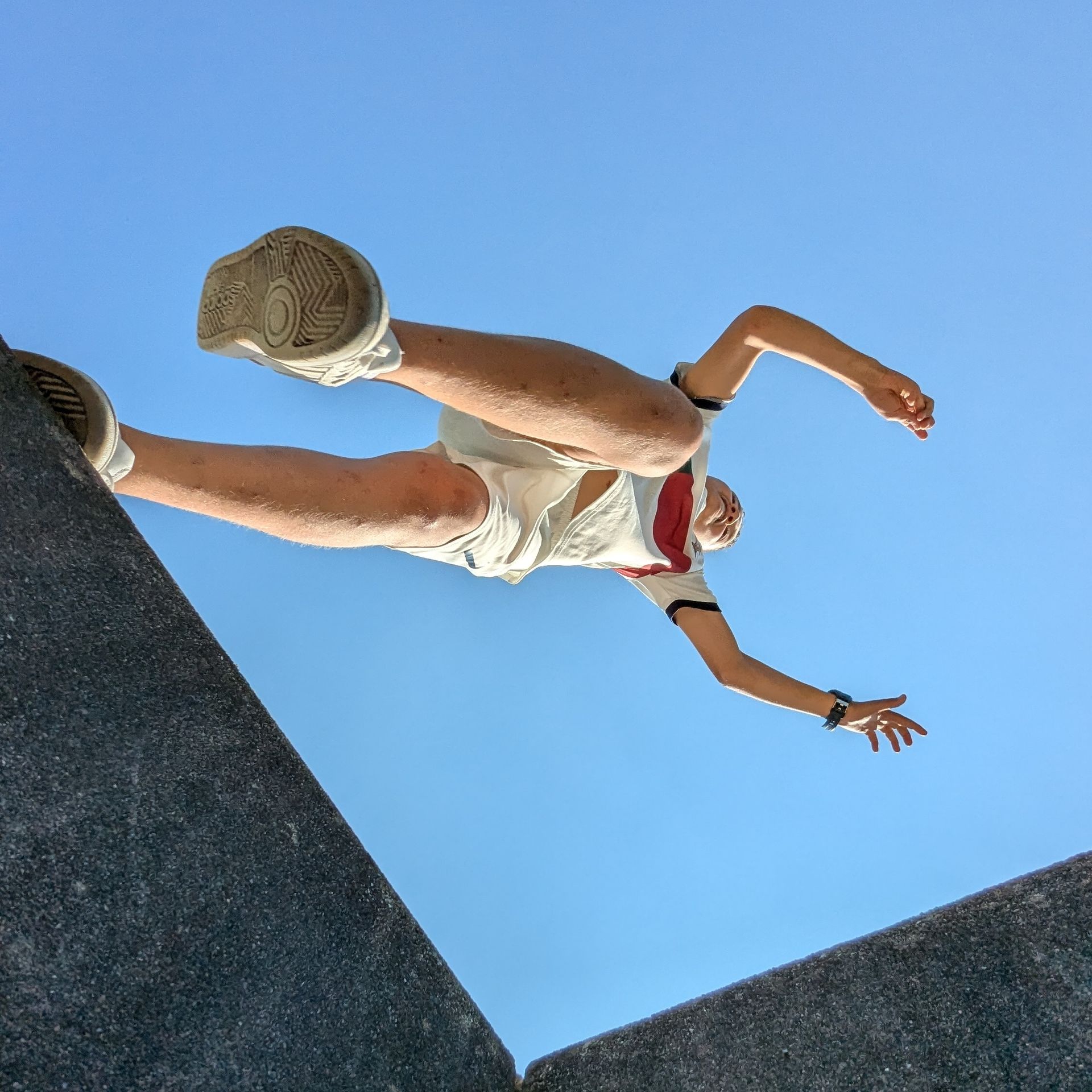 Graffiti-Wand, bunte Tags.