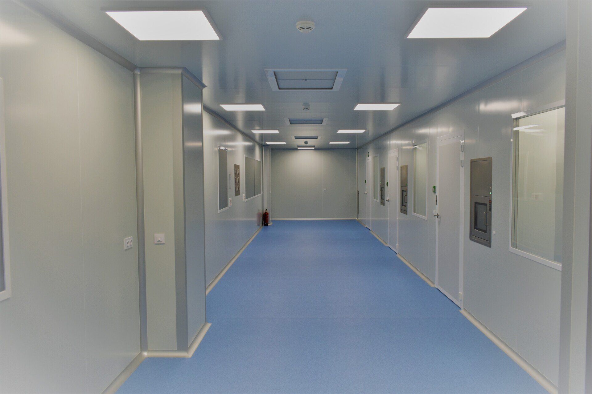 SALAS BLANCAS / LIMPIAS