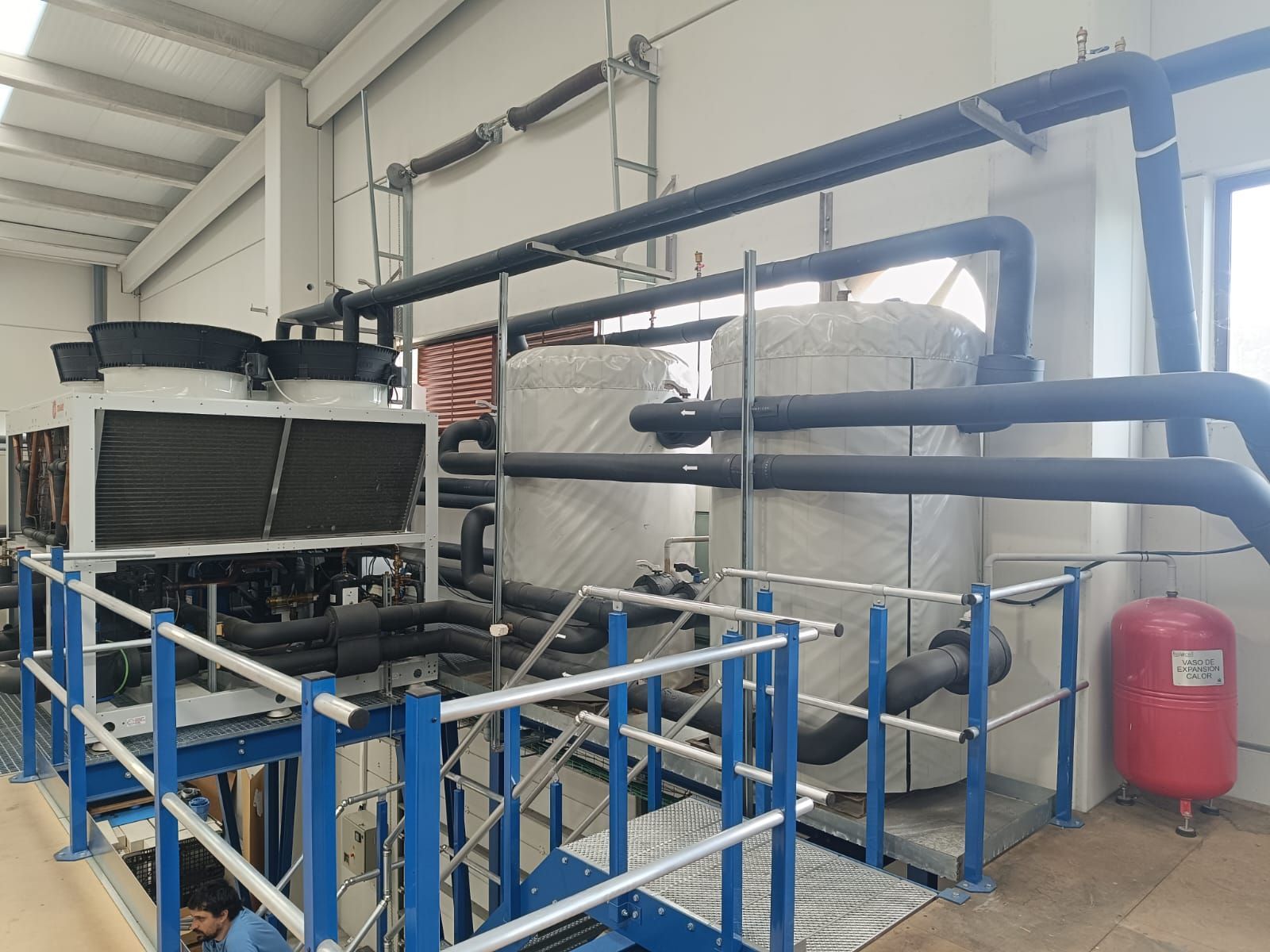 Polivalente con tanques de inercia