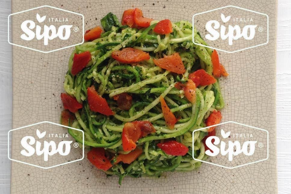 Courgetti with black kale pesto and roasted peppers Courgetti with black kale pesto and roasted peppers