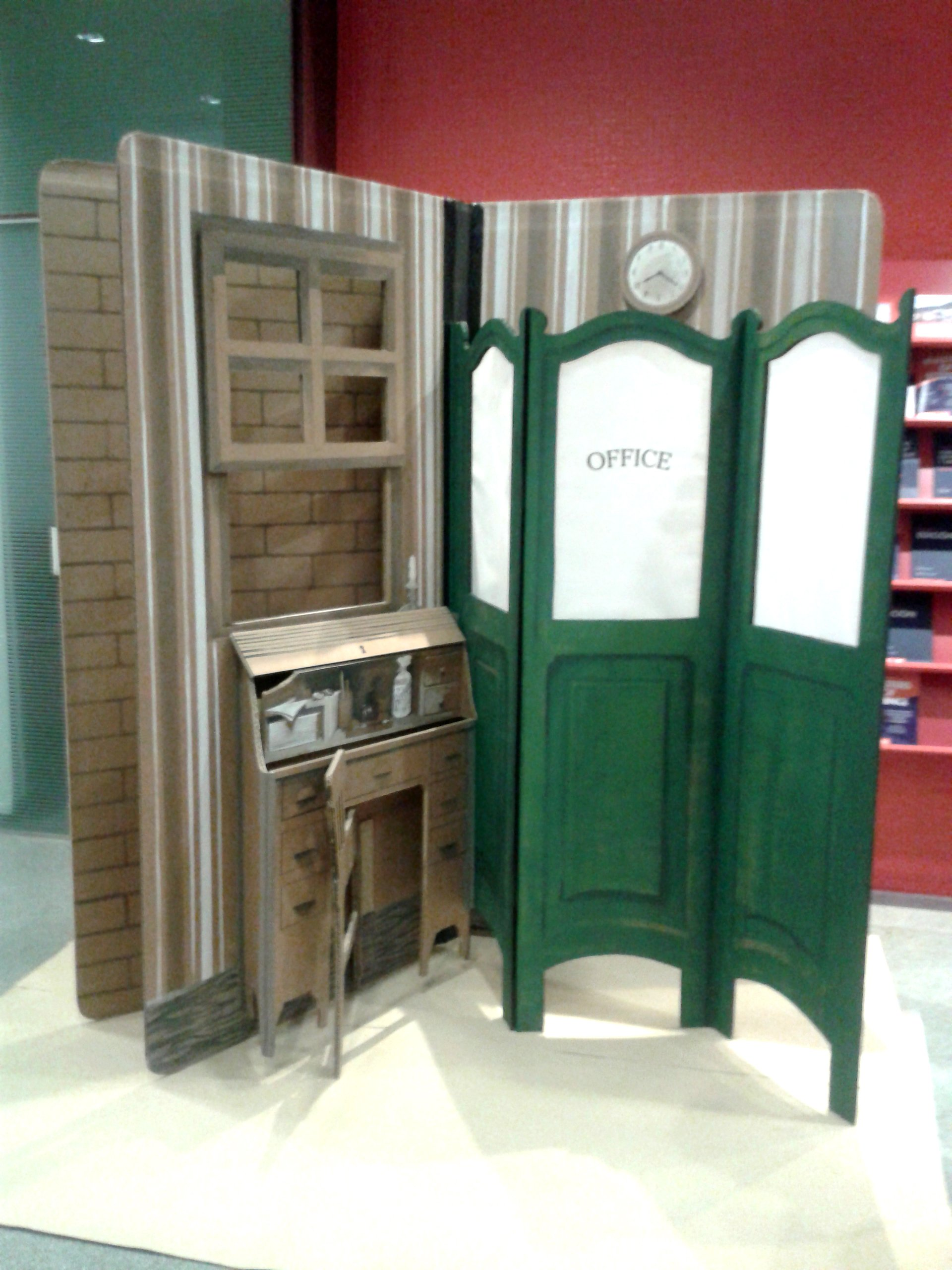 Libro Pop-up realizado en cartón ondulado sobre la obra