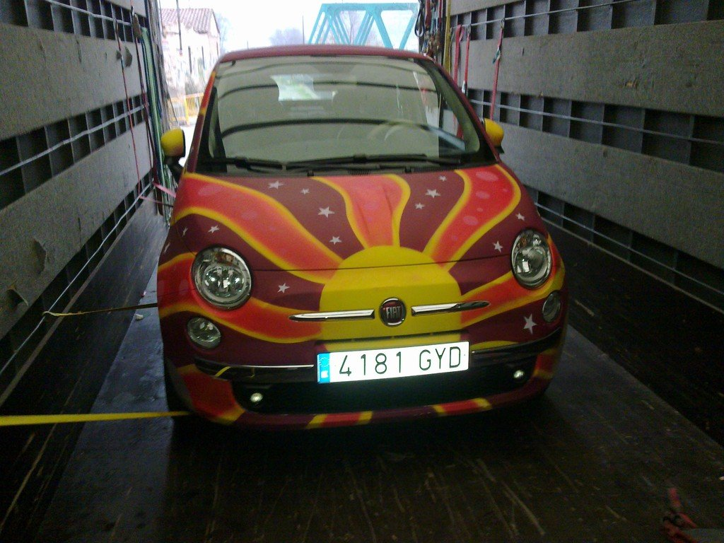 Tematización de Fiat Cinquecento para la promoción del musical Hair