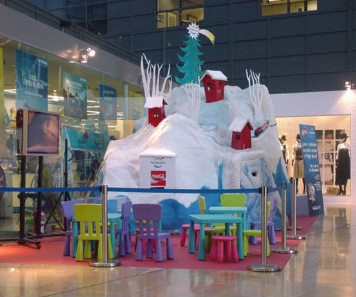 Ambientación escenográfica navideña para el Centro Comercial