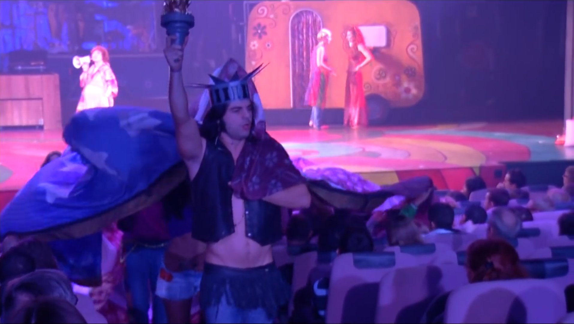 Elementos de escenografía para el musical Hair - Colaboración con Escenografía Moià