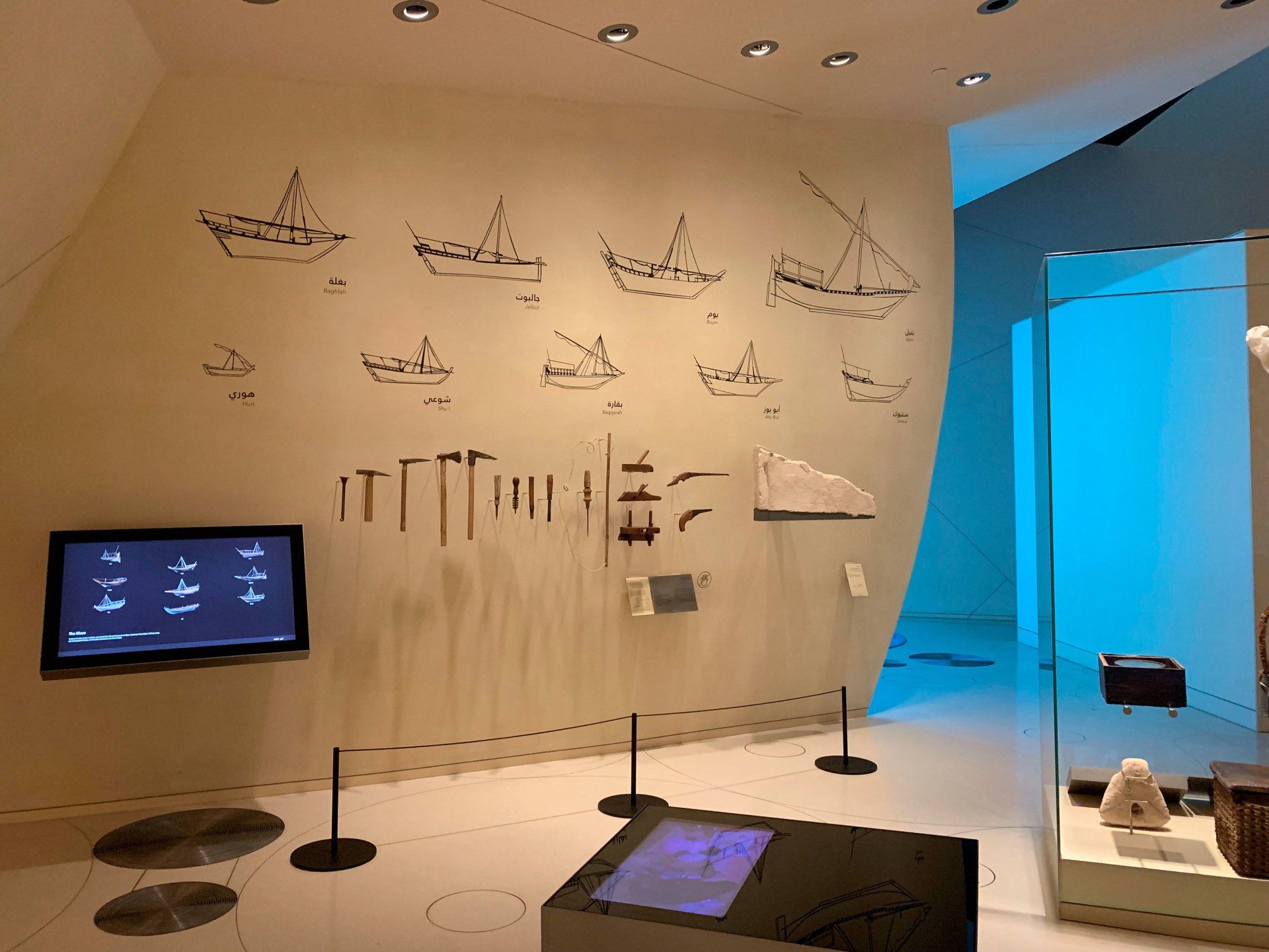 Pintura mural de las diferentes embarcaciones tradicionales Dhows para el Museo Nacional de Qatar. Empty